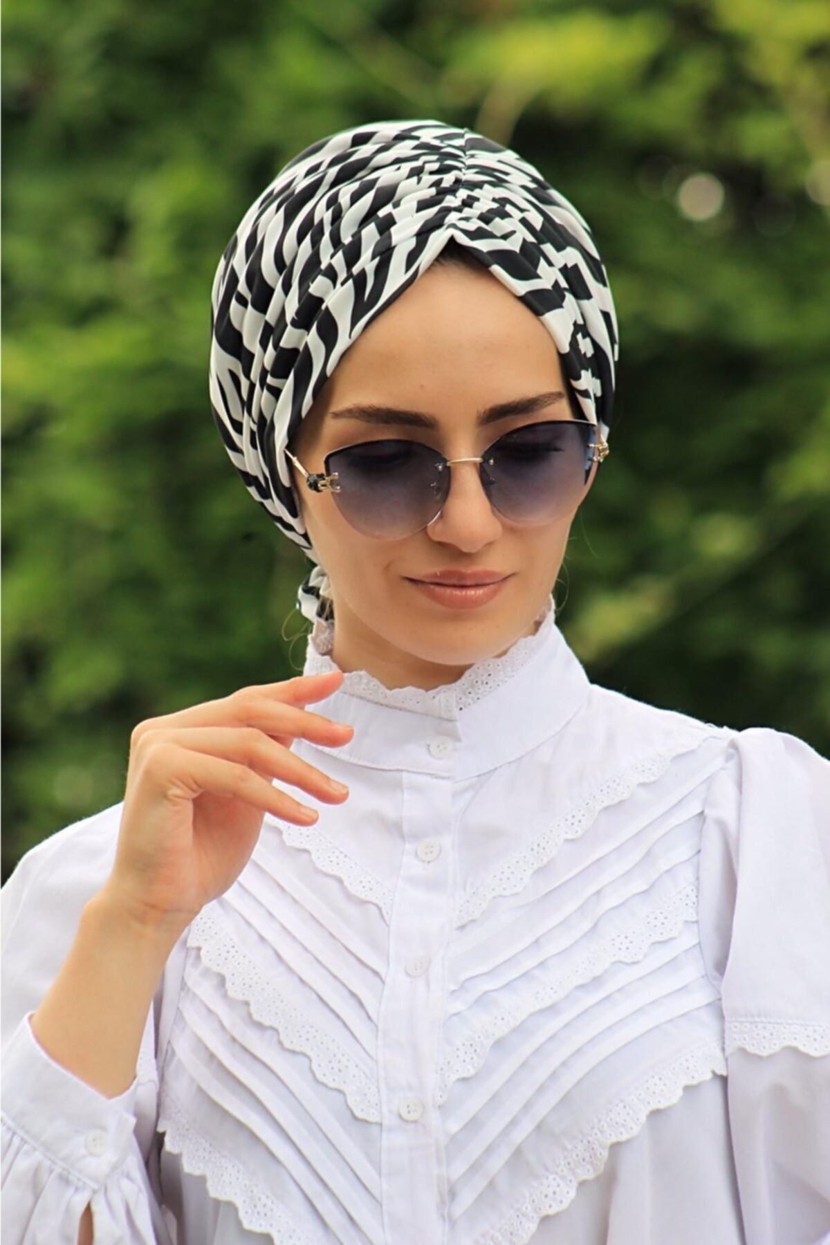 Sahra Şal Dünyası Zebra Desenli Tokalı Bone