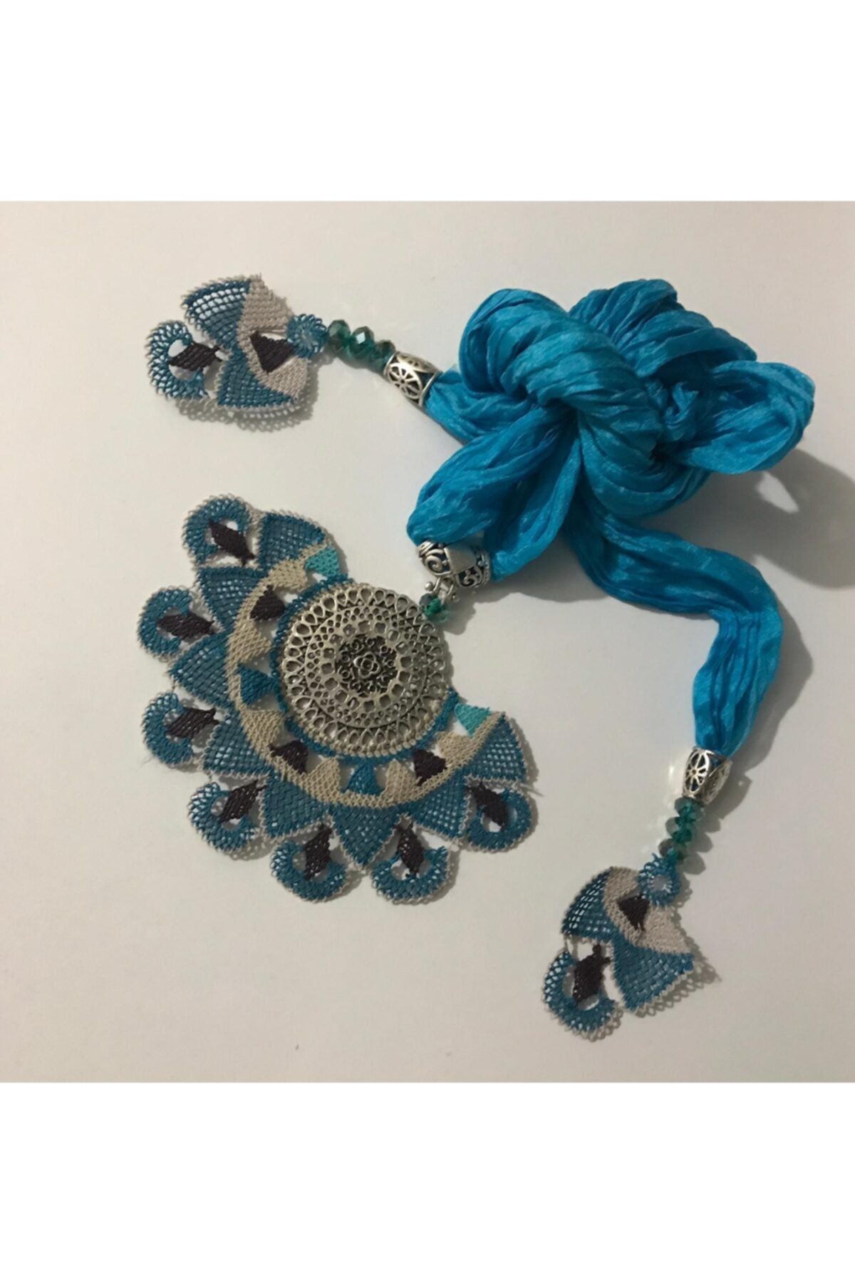 Tasarım Kumpanyası Flores Iğne Oyası Fular