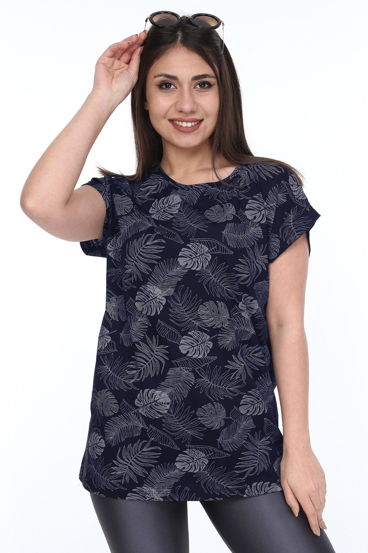 1fazlası Kadın Büyük Beden Lacivert Desenli Günlük T-shirt