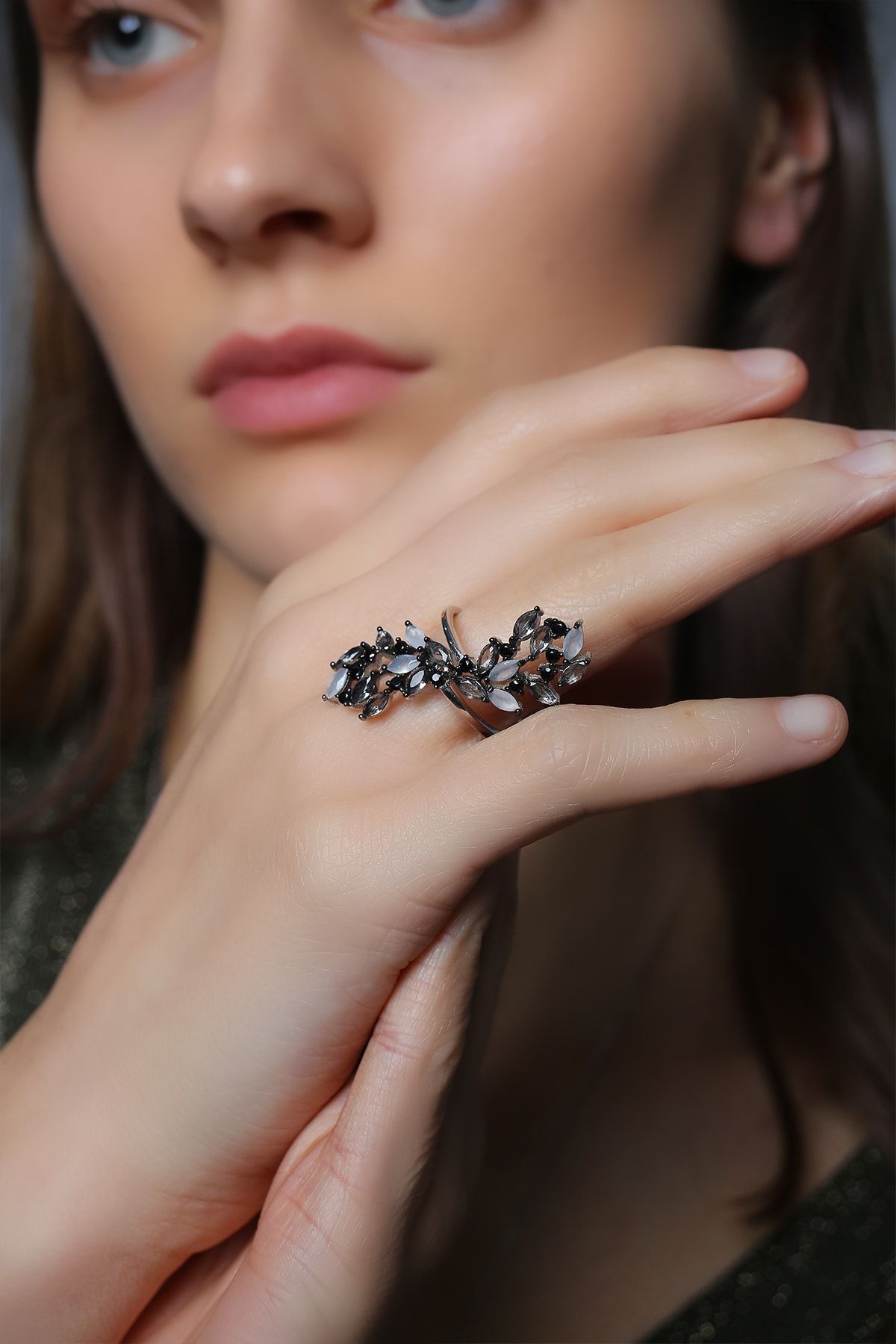 Figems 925 Ayar Gümüş, Gri Safir Ve Ay Taşlı Tasarım Yüzük