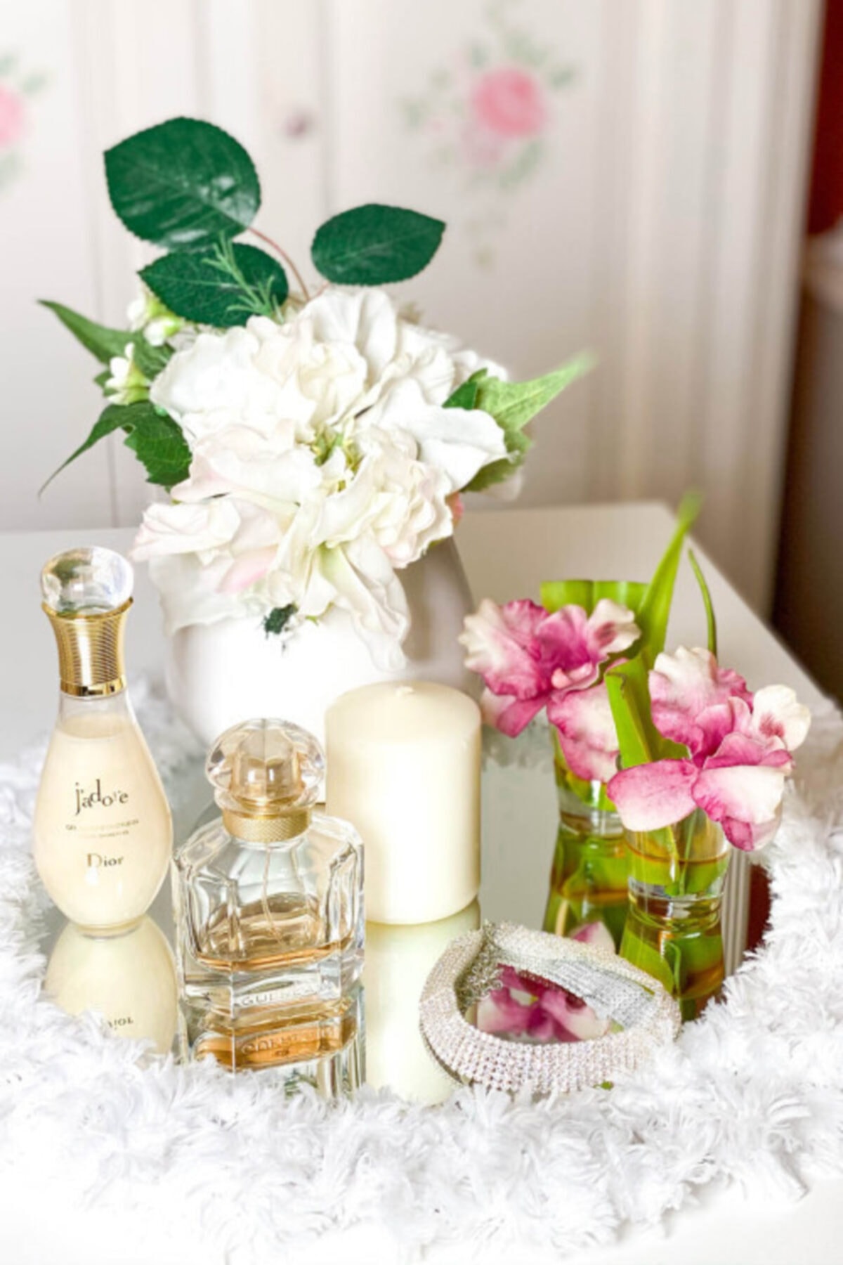 Gift and Story Ponpon Püsküllü Dekoratif Beyaz Ayna Tepsi