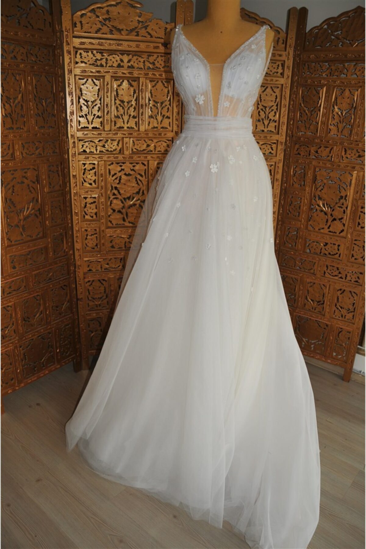 Çağrı Şengül & Serdar Yüzer Moda Minik Çiçek Detaylı Gelinlik