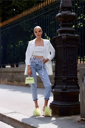 TRENDYOLMİLLA Mavi Asimetrik Kapamalı Yüksek Bel Mom Jeans TWOAW21JE0119