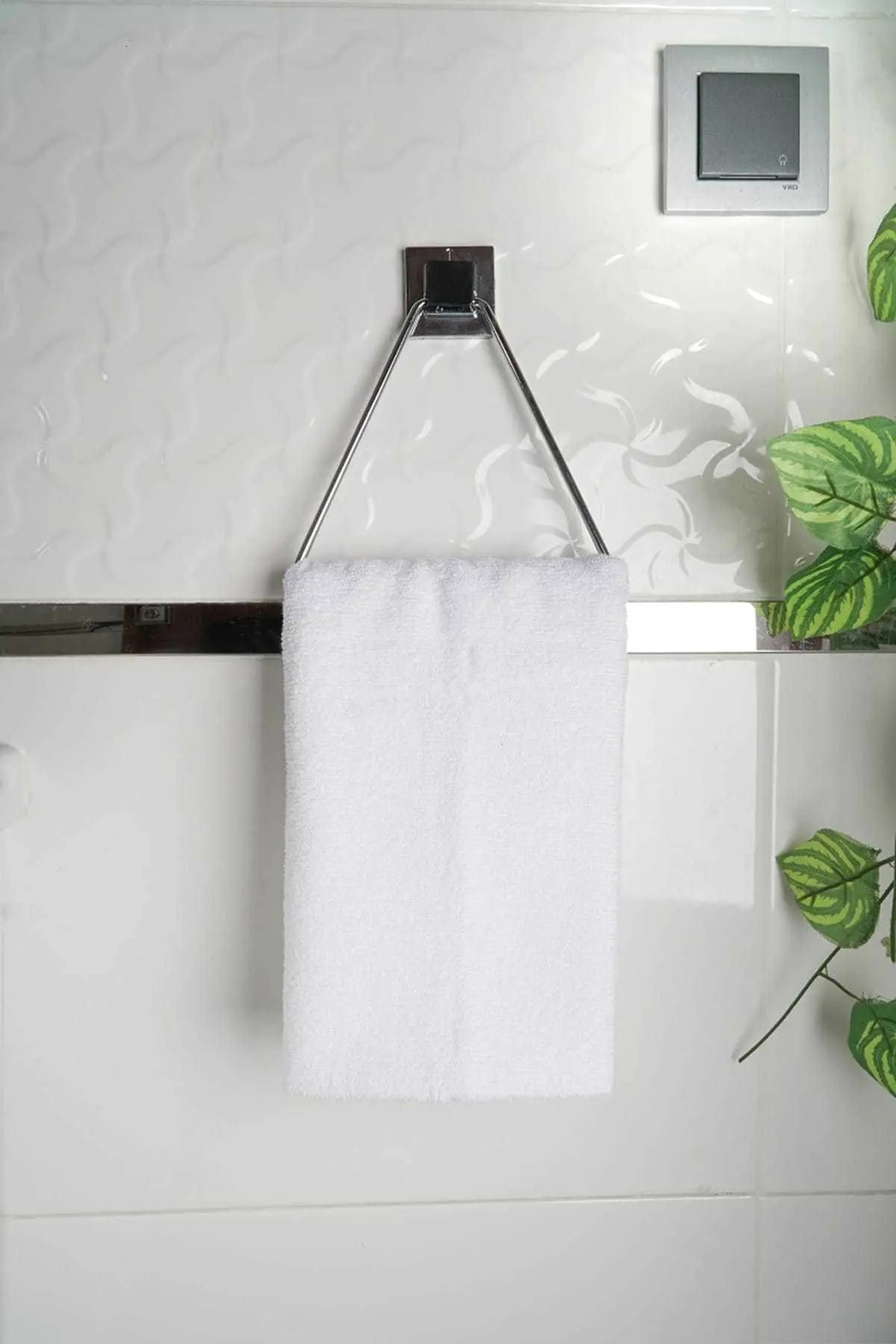 YzHome Yapışkanlı Üçgen Banyo Metal Havluluk