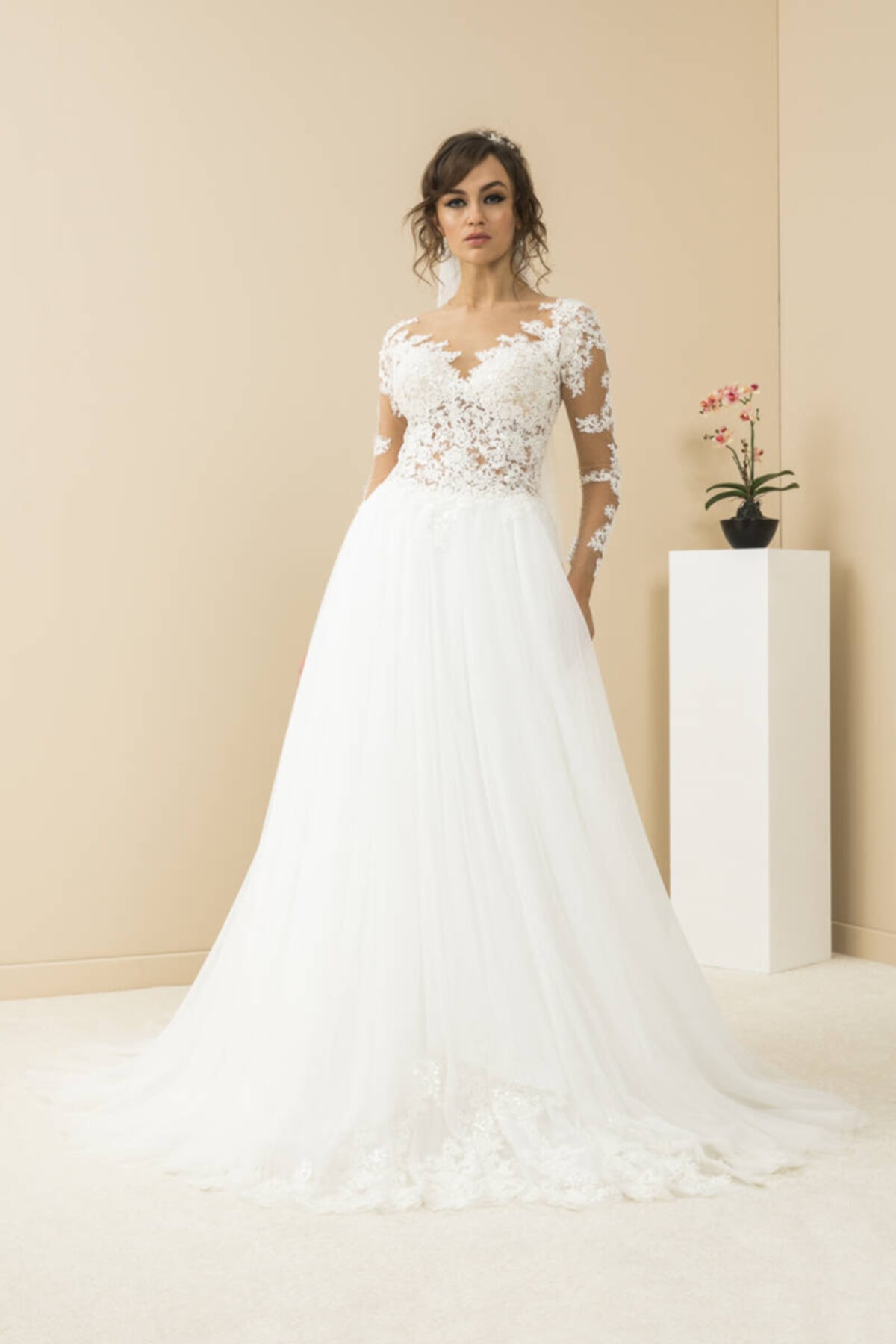 Mediha Cambaz Bridal Fragıle Klasik Dantelli Yırtılmaz Tende Kaybolan Tülden Uzun Kol Gelinlik