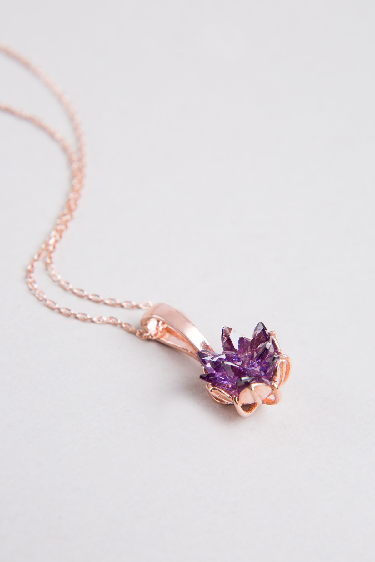 Elika Silver Kadın Rose Kaplama Mor Zirkon Taşlı Lotus Çiçeği Model Kolye