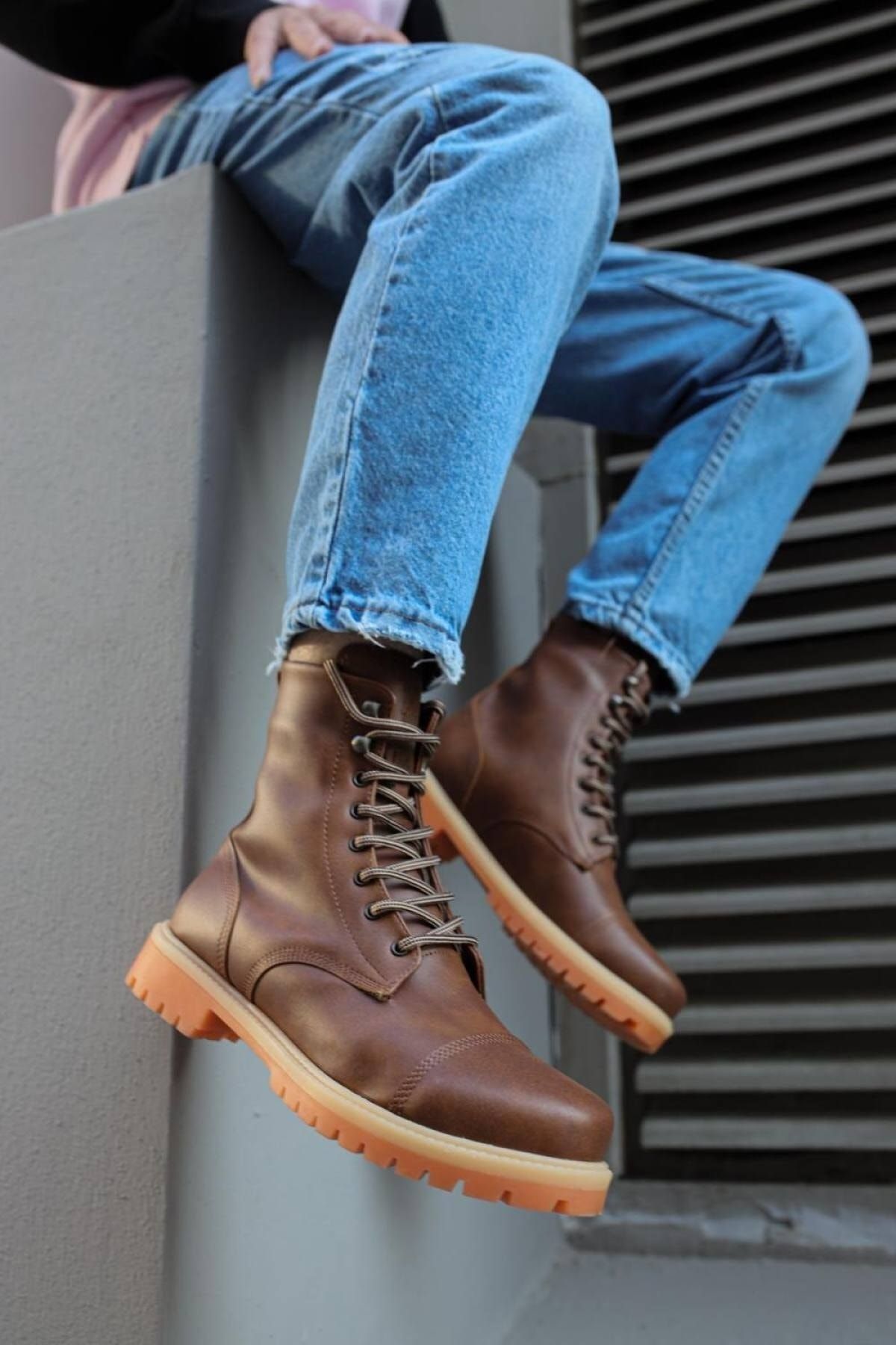Dark brown casual boots top