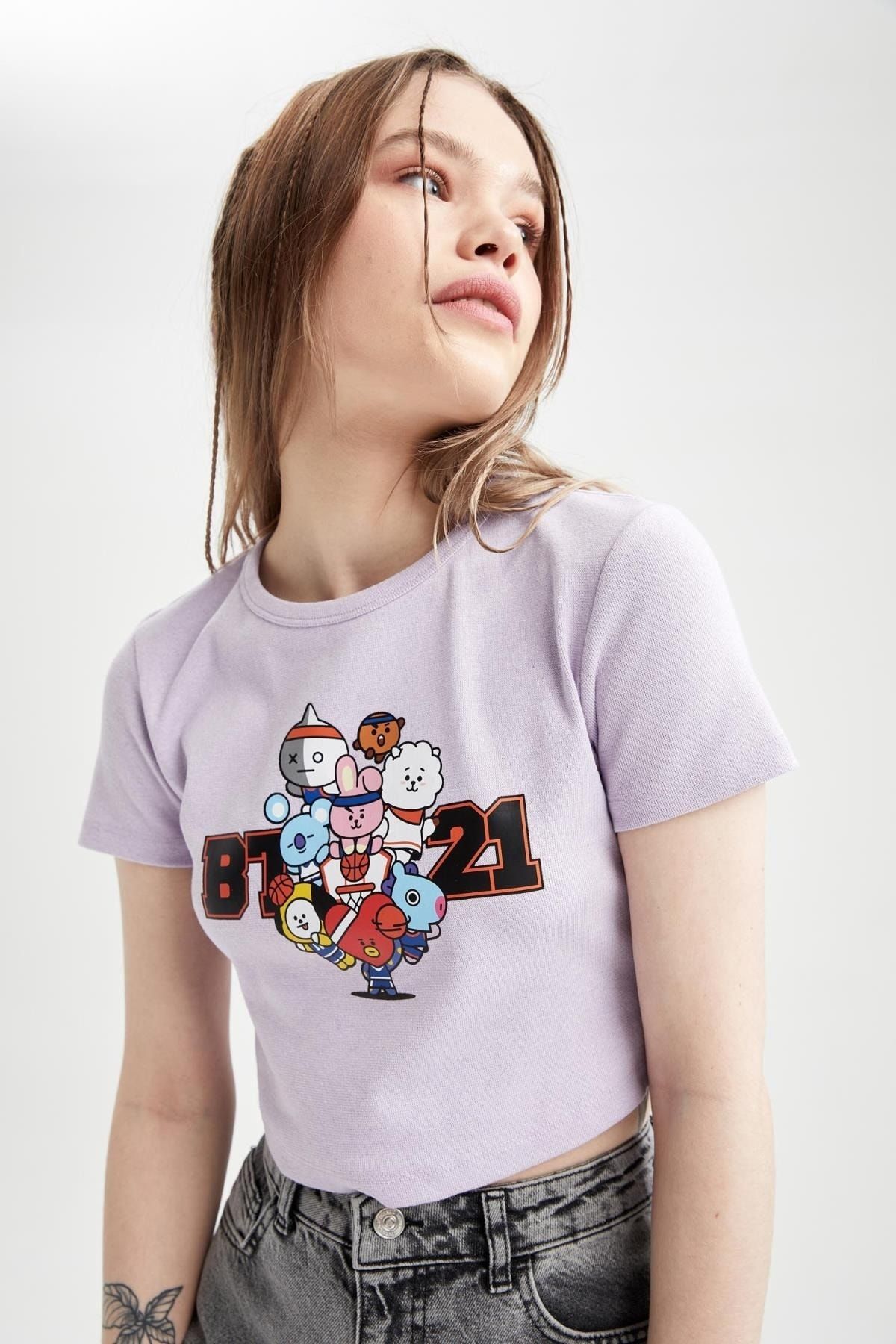 Pull bt21 bershka cheap