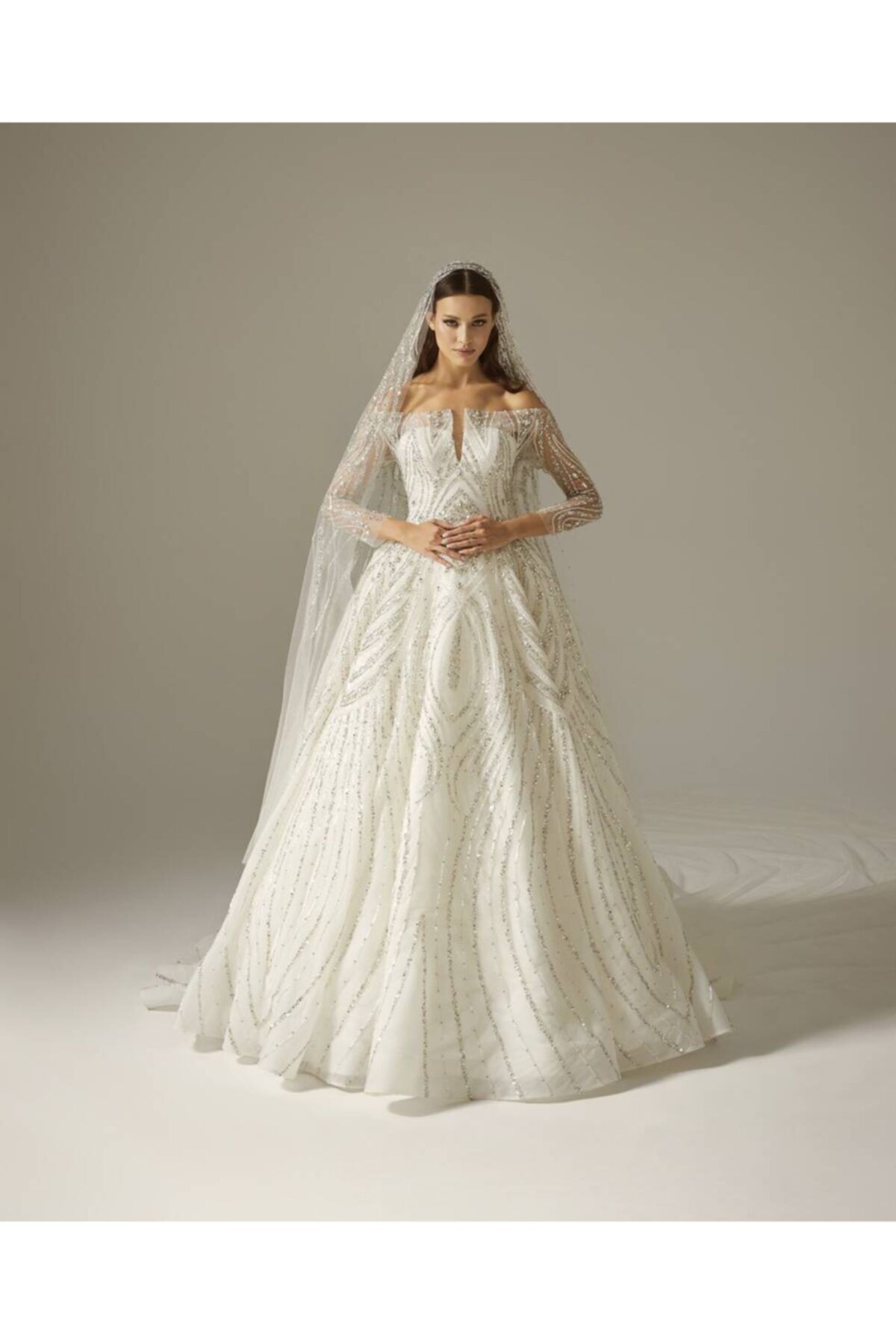 Mediha Cambaz Bridal Eleanor Gümüş Işıltılı Taşlardın Görkemli Prenses Gelinlik
