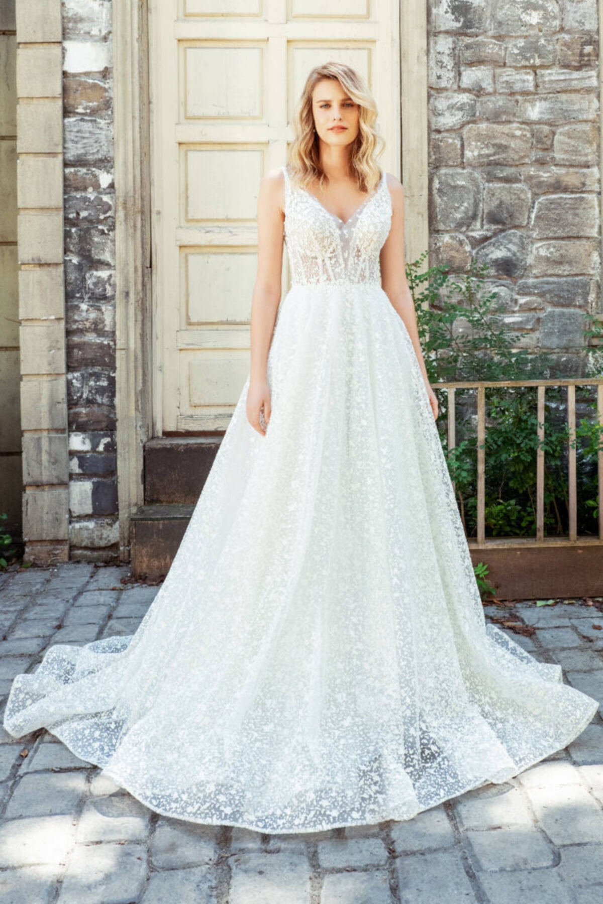 Mediha Cambaz Bridal Snow Storm V Yaka Yeni Teknoloji Simli Kar Taneli A Kesim Gelinlik