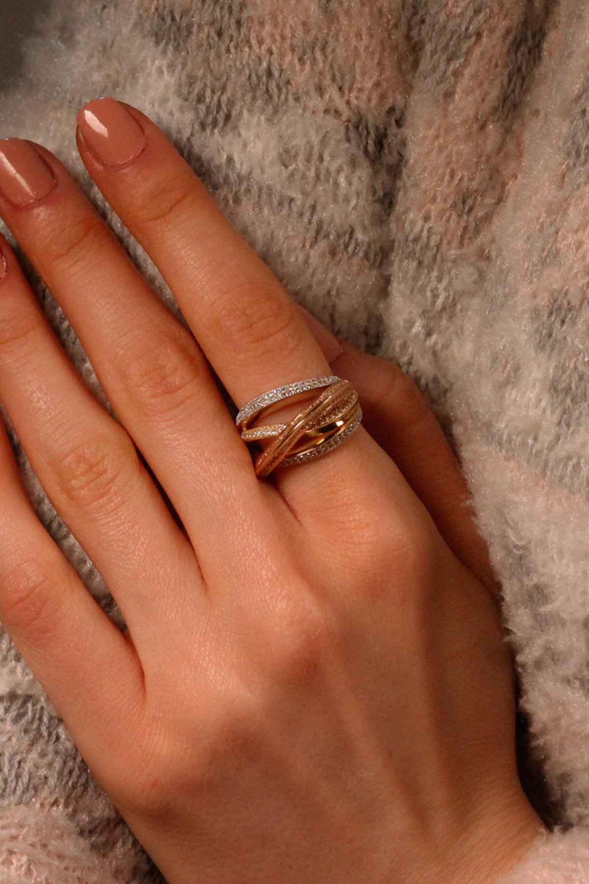 Adil İdil Kuyumculuk Üç Renk Iç Içe Geçmeli Taşlı Yüzük