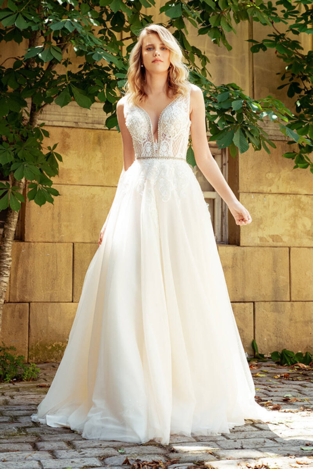Mediha Cambaz Bridal Grey Trım Gri Taşlı Şerit Detaylı V Yaka Sırtı Açık Pop Art Gelinlik