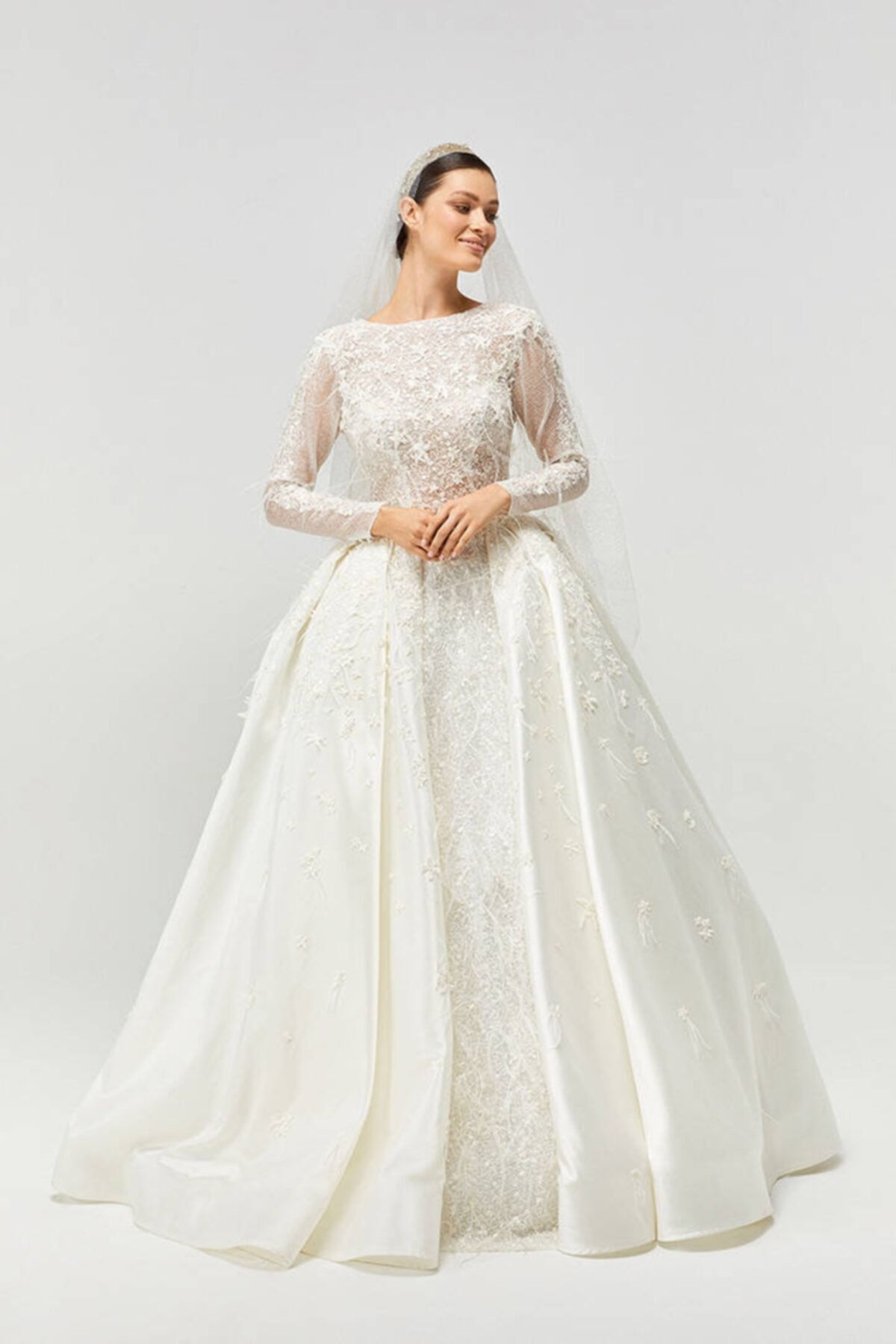 Mediha Cambaz Bridal Feather Tüy Detaylı Kraliyet Satenli Prenses Gelinlik