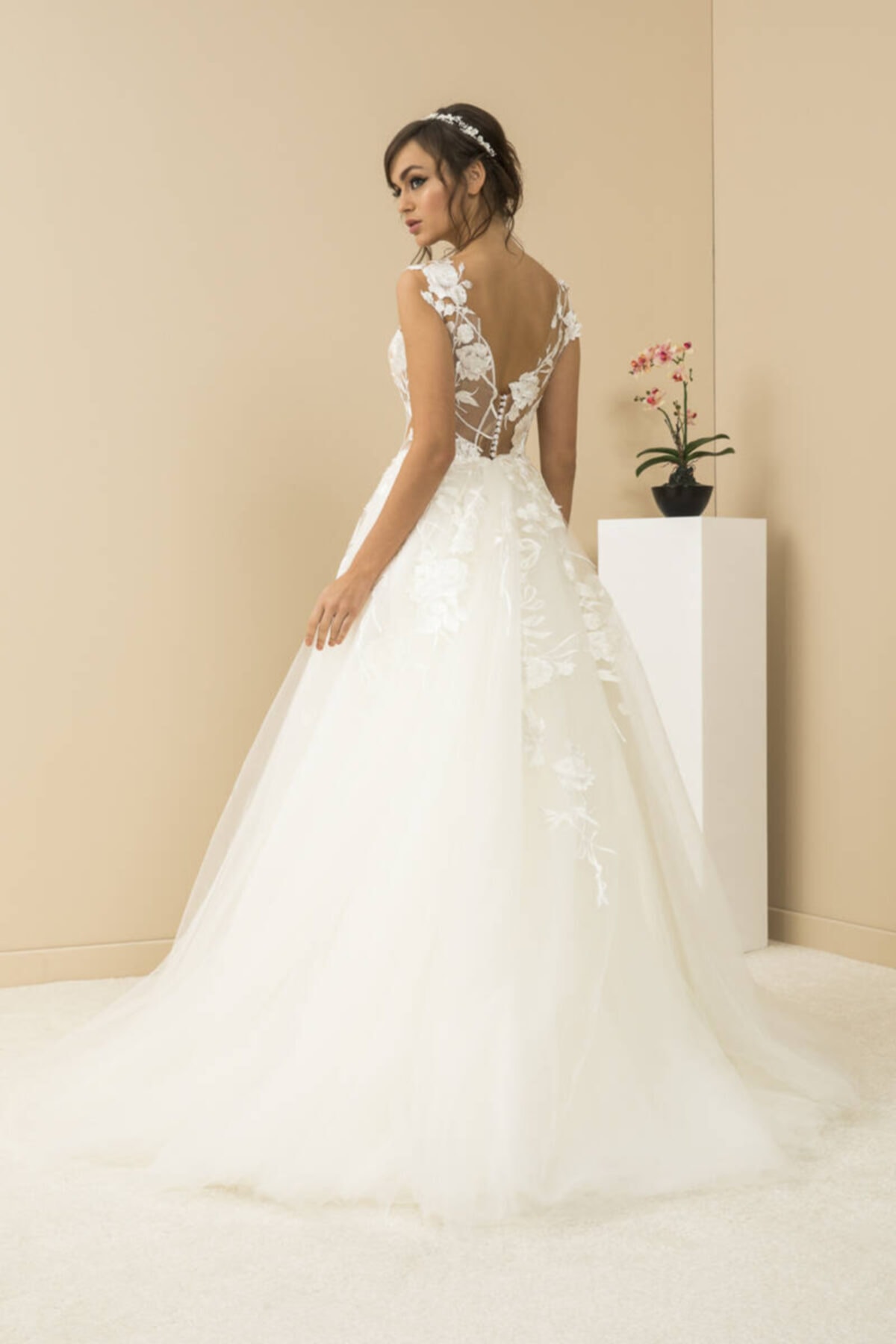 Mediha Cambaz Bridal Rose Transparent Gül Dal Dantelli Pamuk Dokulu Transparan Sade Gelinlik Modeli