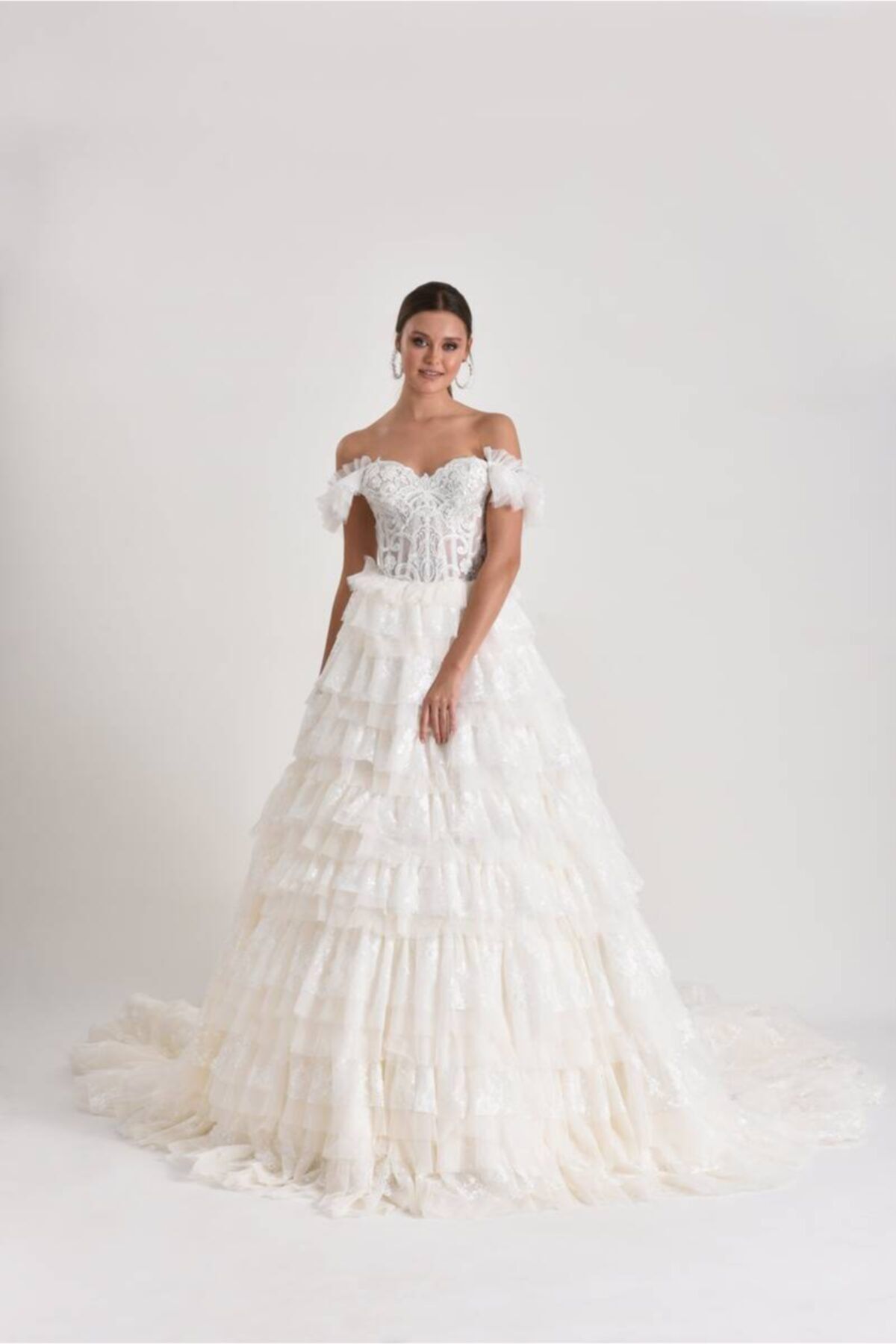 Mediha Cambaz Bridal Puppıs Düşük Kelebek Kollu Fırfırlı Dantelli Prenses Gelinlik
