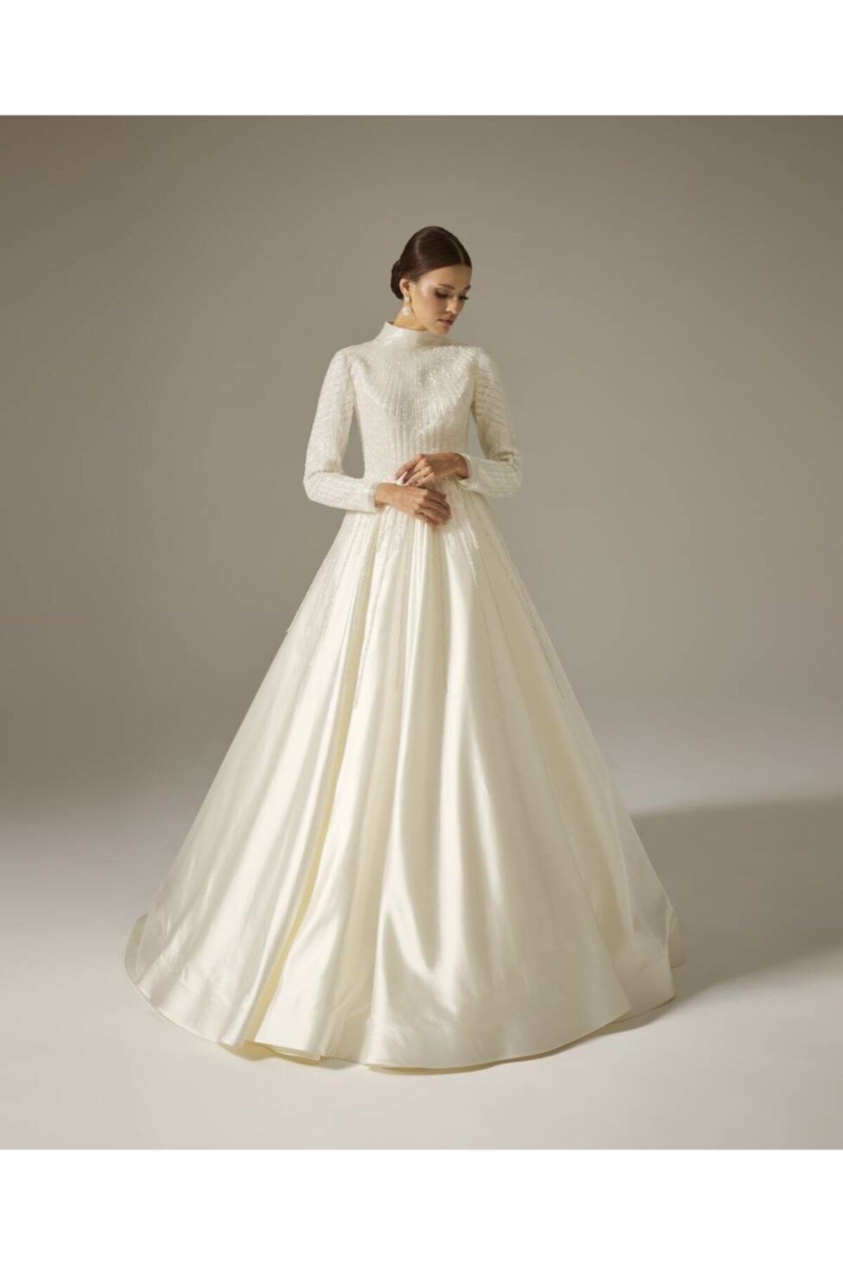 Mediha Cambaz Bridal Max Çizgisel Çubuk Dantelli Kasnak Işi Tesettürlü Gelinlik