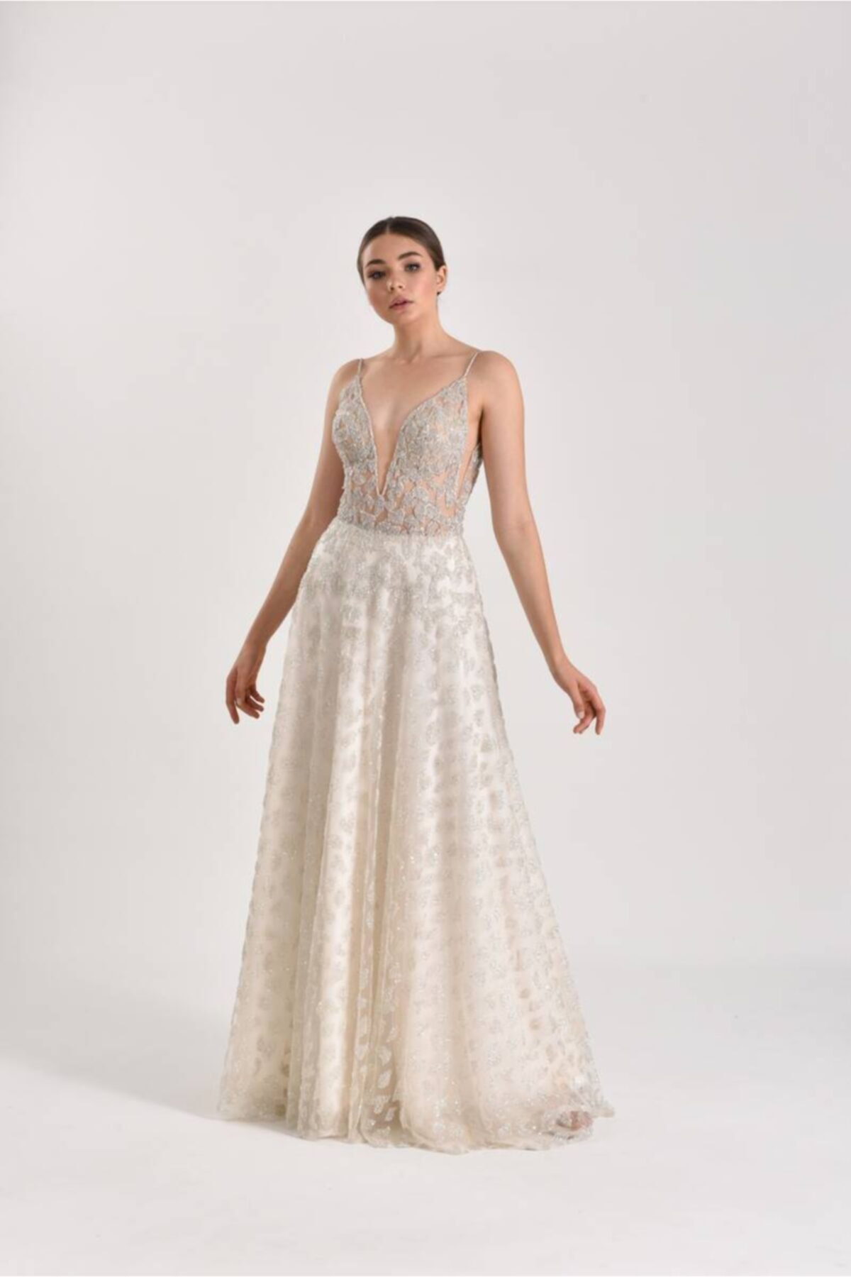 Mediha Cambaz Bridal Ice Lake Özel Doku Desenli Gri Taş Işlemeli Düz Kesim Gelinlik