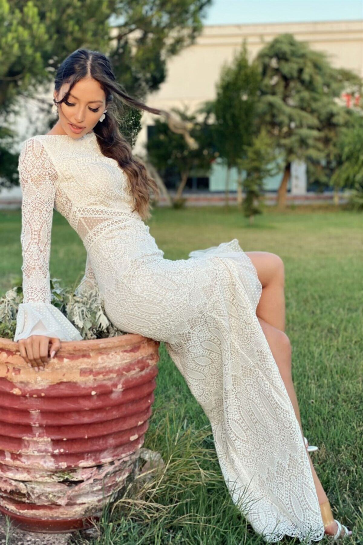 Carmen Ekru Brode Dantel Kolları Volanlı Uzun Abiye Elbise