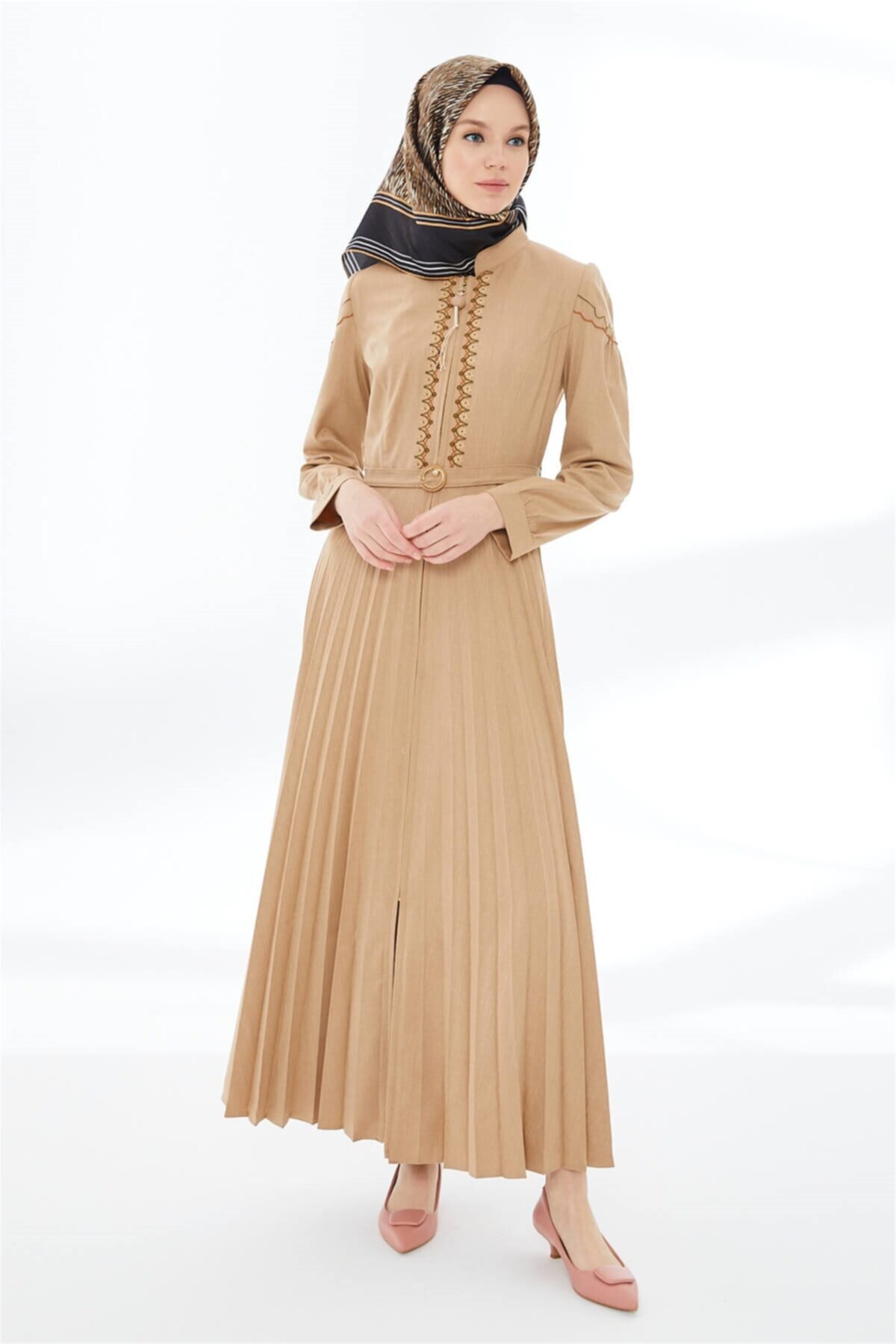 Zühre Nakış Ve Plise Detaylı Bej Pardesü 12403