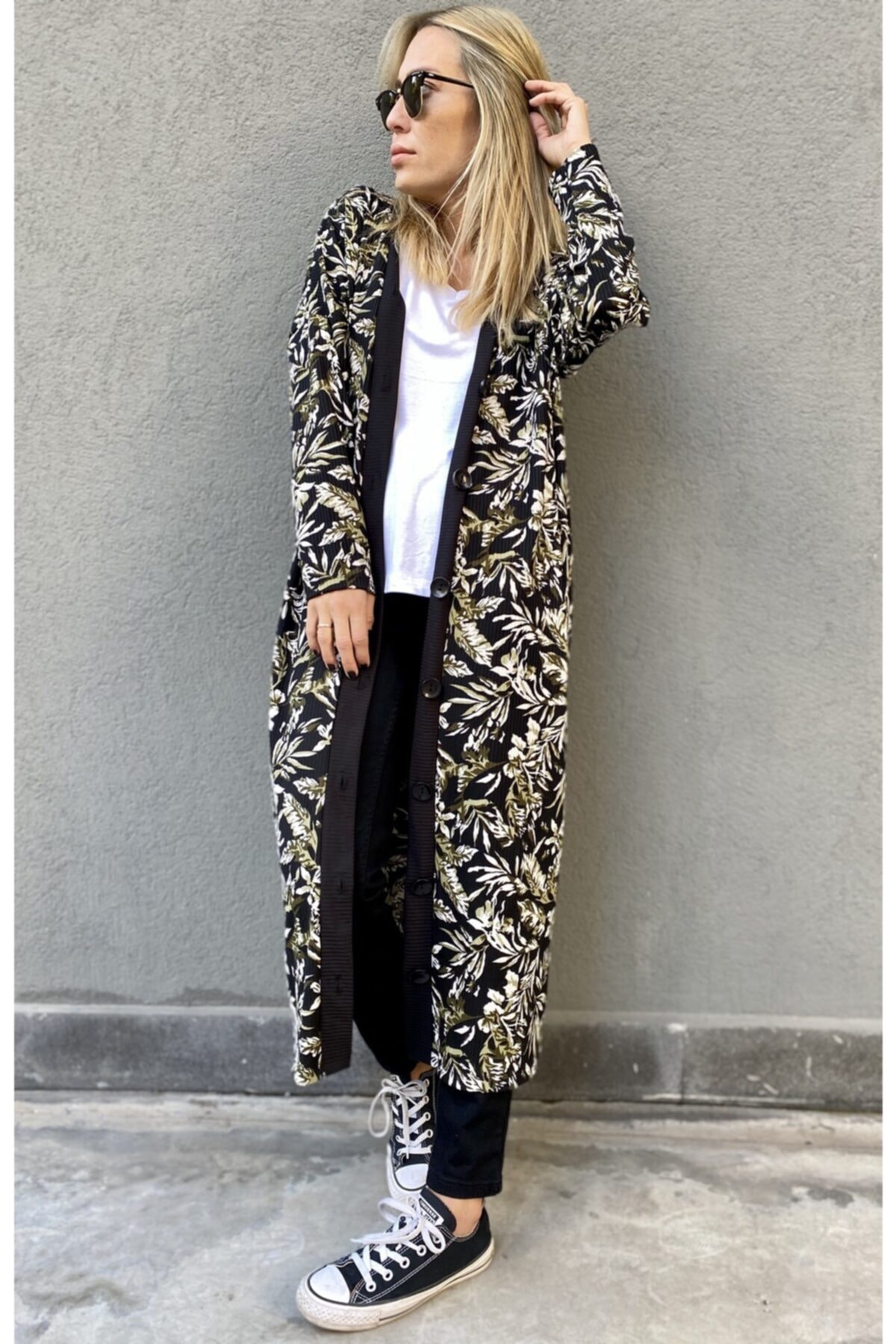 TWOSISTERSISTANBUL Kadın Siyah Çiçekli Düğmeli Kimono