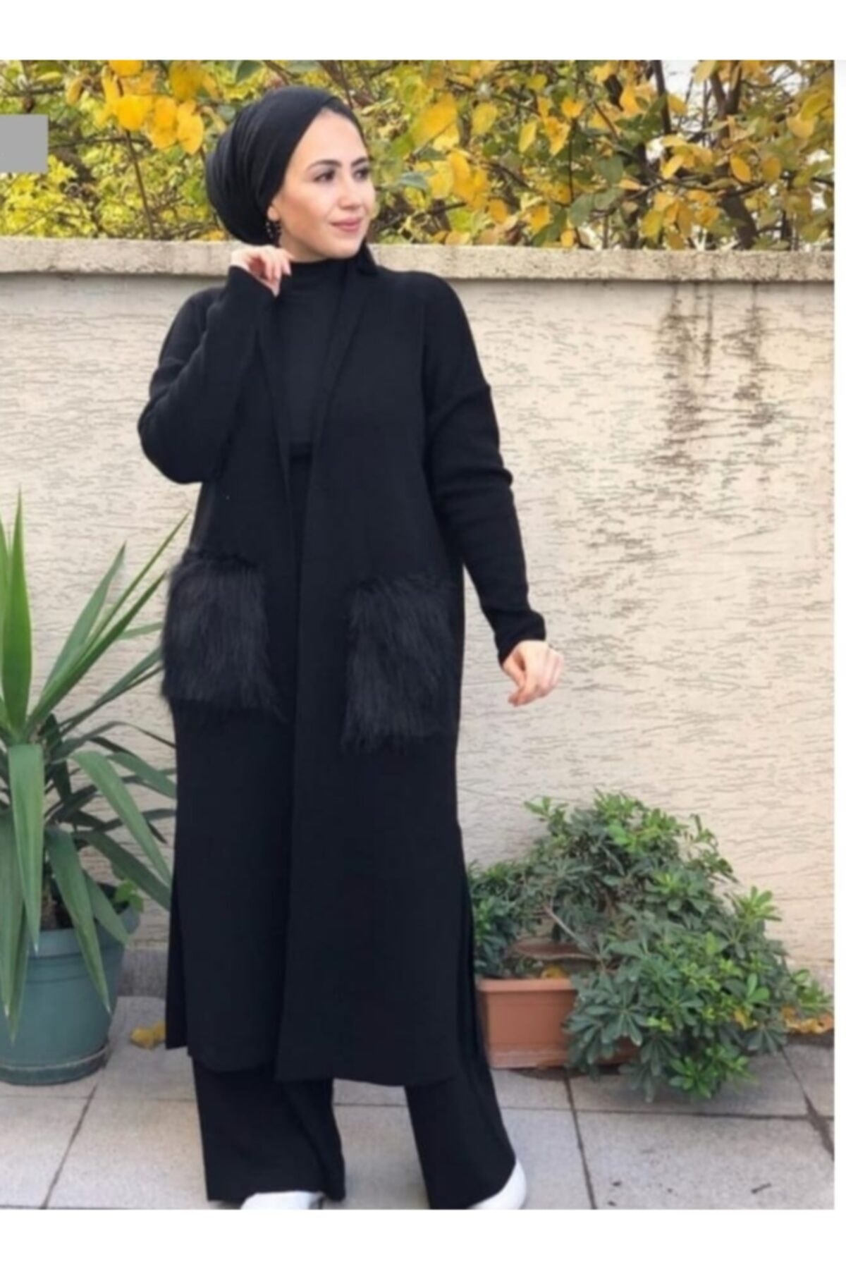 Elit Butik Kadın Cepleri Tüy Detaylı Triko Siyah Hırka