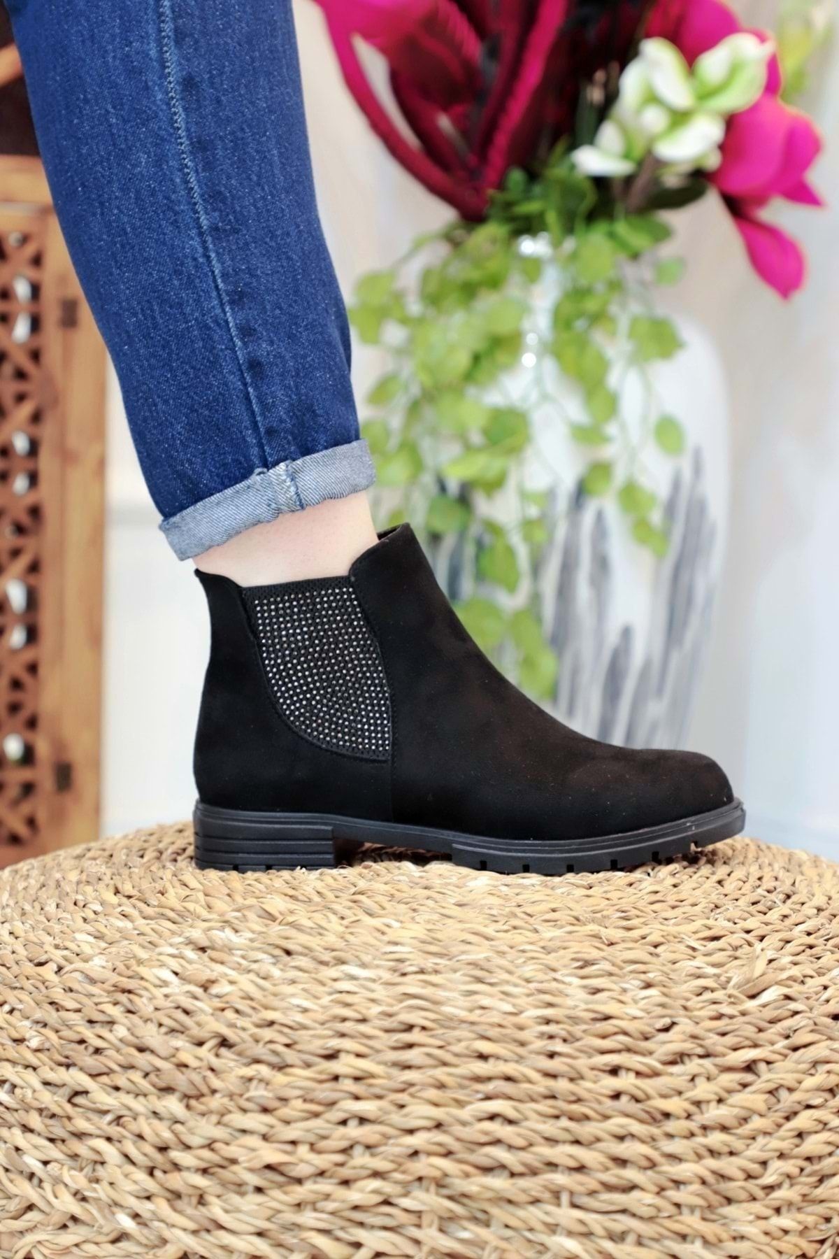 Flat rubber sole boots online