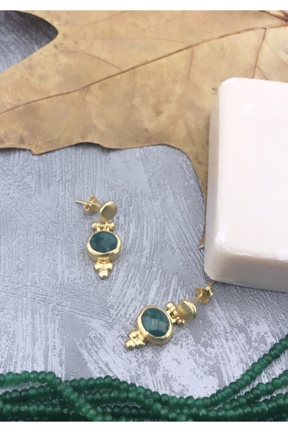 Joel Jewelry Zümrüt Taşlı Altın Kaplama 925 Ayar Gümüş Küpe