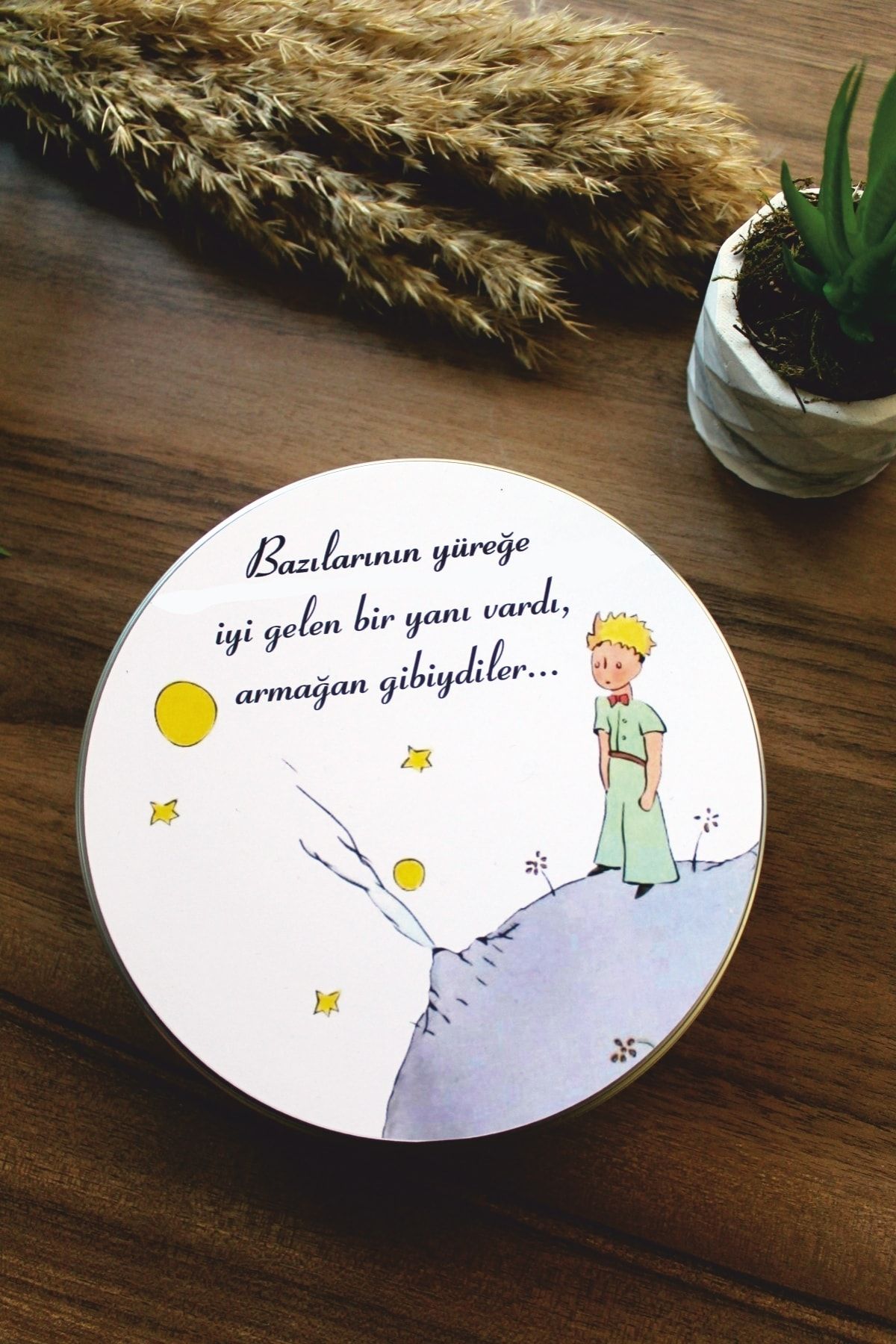 Hediyenza Metal Kutuda Pelit Valonia Küçük Prens Çikolatası