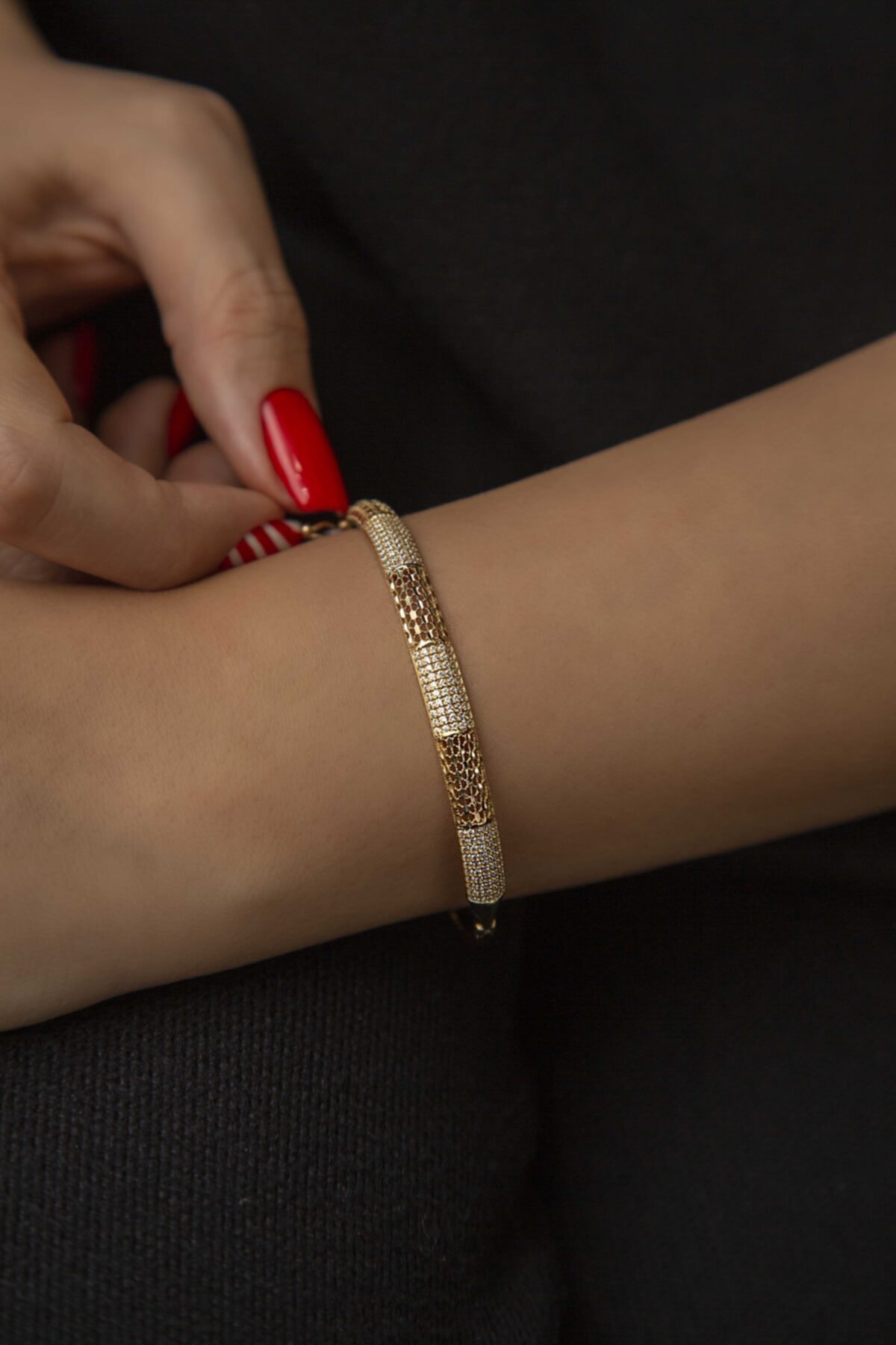 Ercan Kuyumculuk 14 Ayar 5.43 Gram Üstü Lazerli Kelepçeli Bilezik