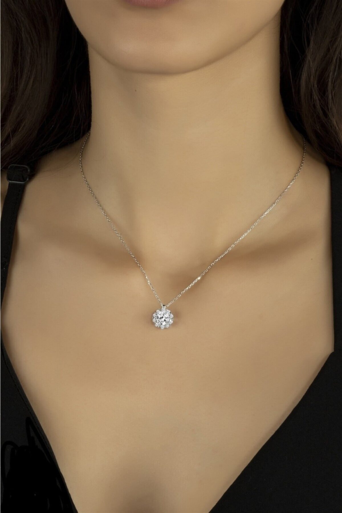 İn Dubai Silver Gümüş Swarovski Taşlı Pırlanta Modeli Papatya Kolye Dbsk2337