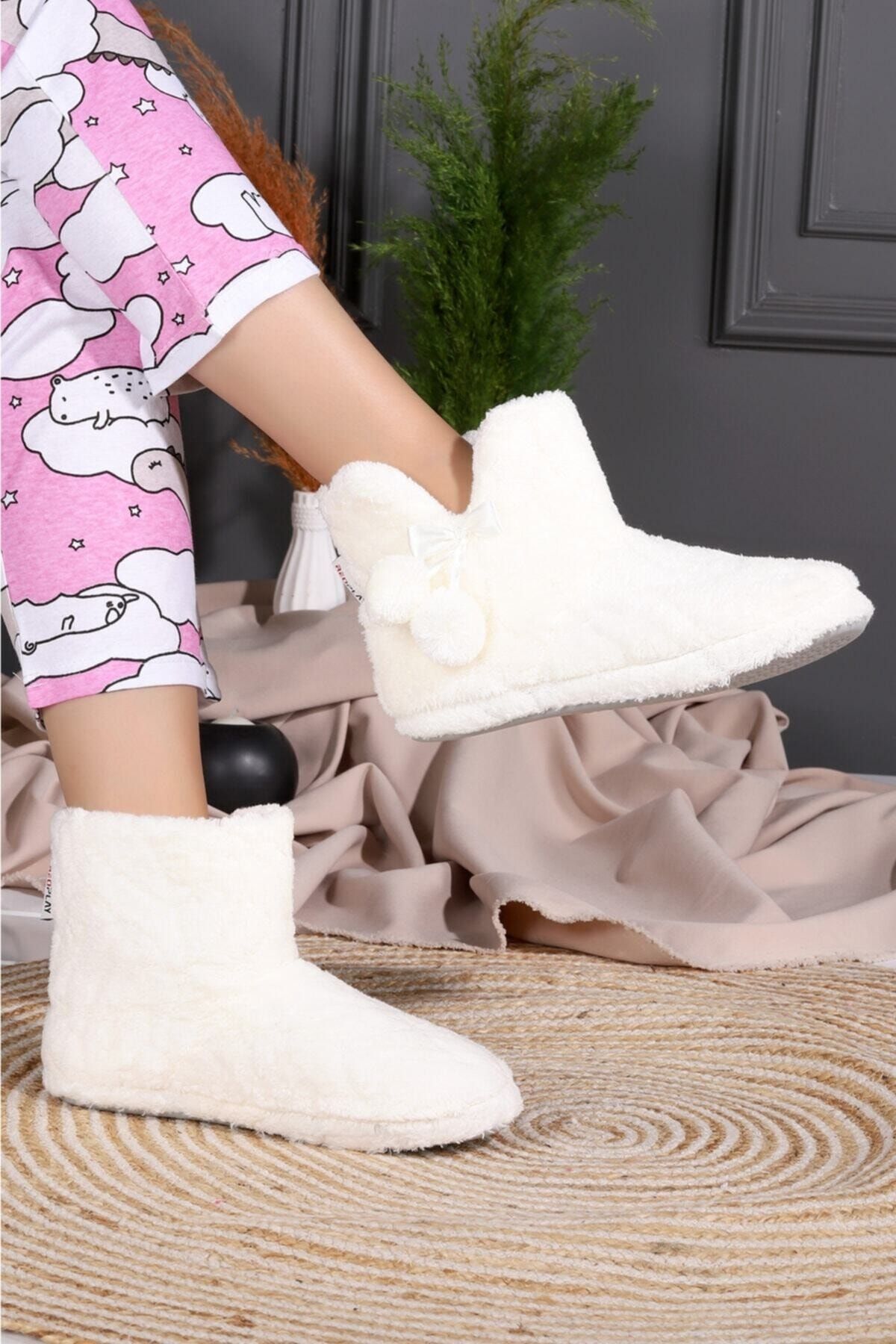 Cream hotsell boot slippers