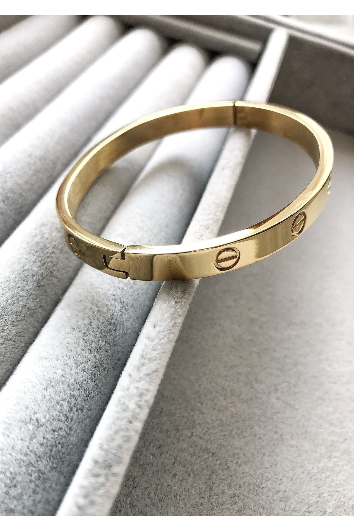 Cartier handcuff clearance