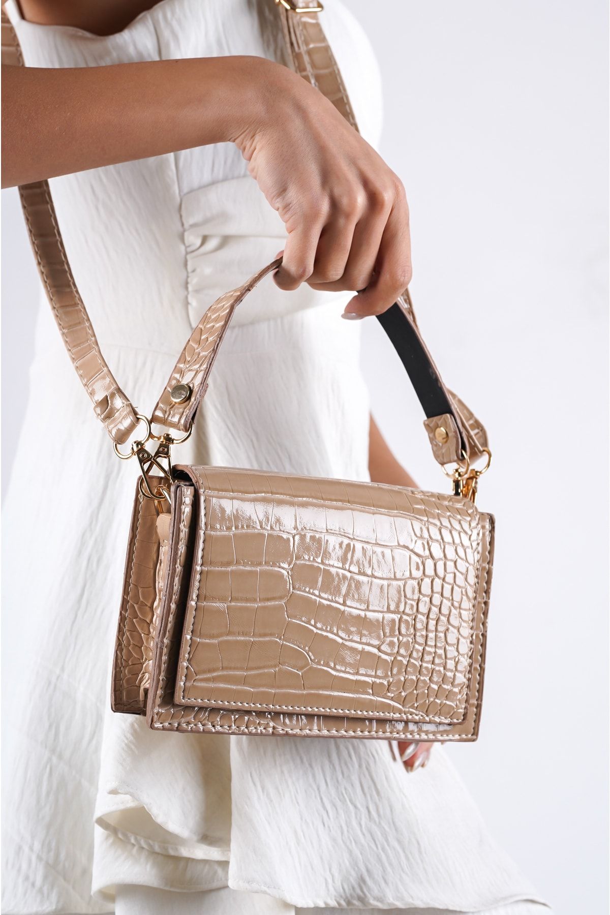 Siwera Women s Light Brown Crocodile Patterned Leather Hand and