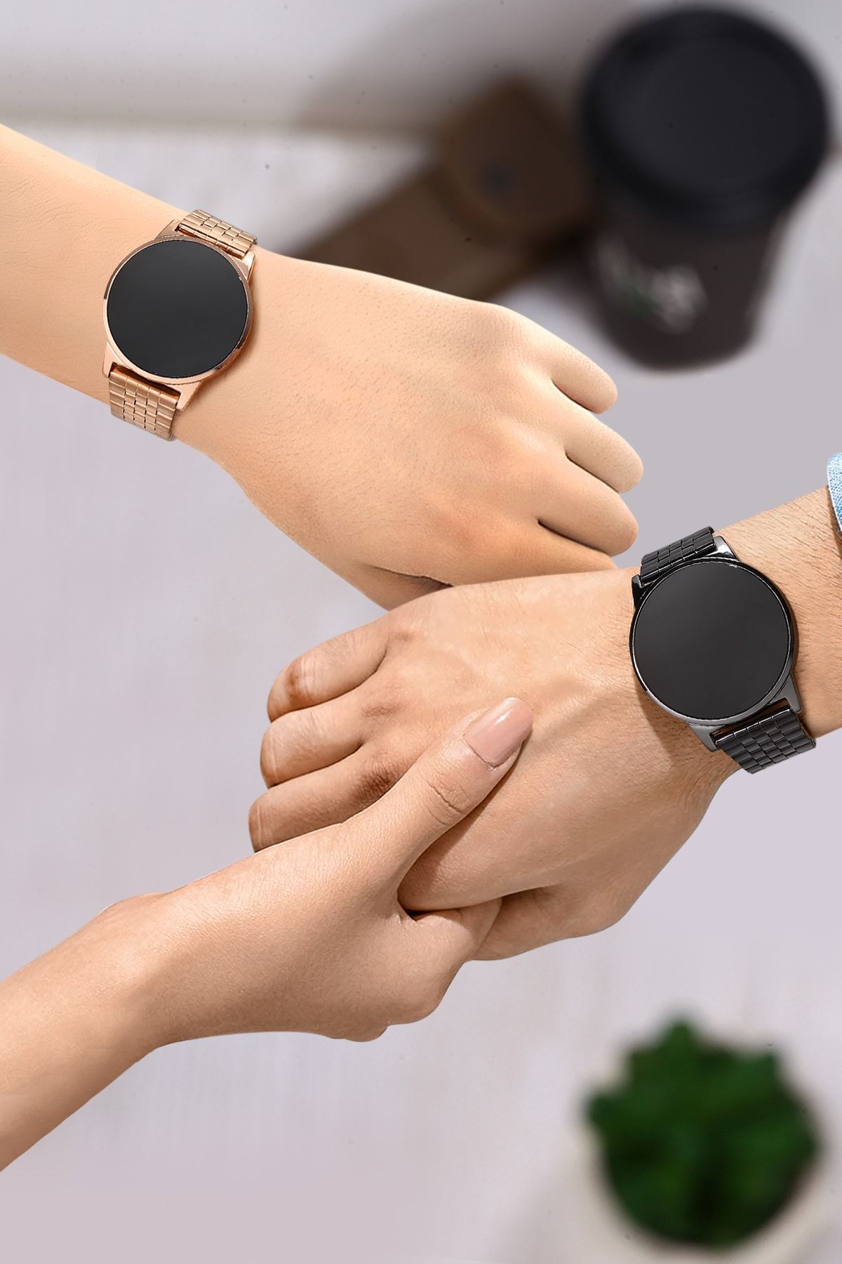 Touch zoom watch shop