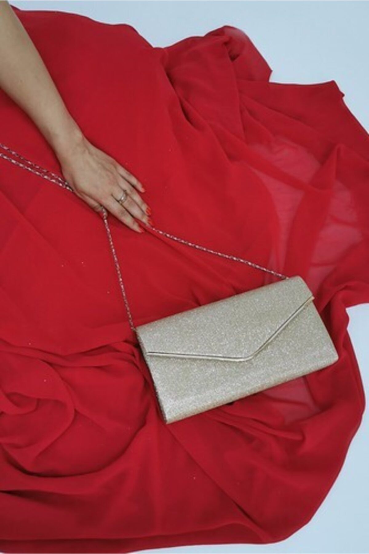 NAZART SİMLİ ZİNCİRLİ ALTIN GOLD ABİYE CLUTCH BAYAN ÇANTASI