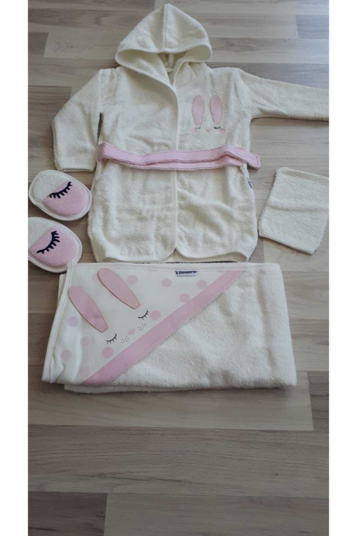 Miniworld Kız Bebek Uyuyan Tavşan Bornoz Seti