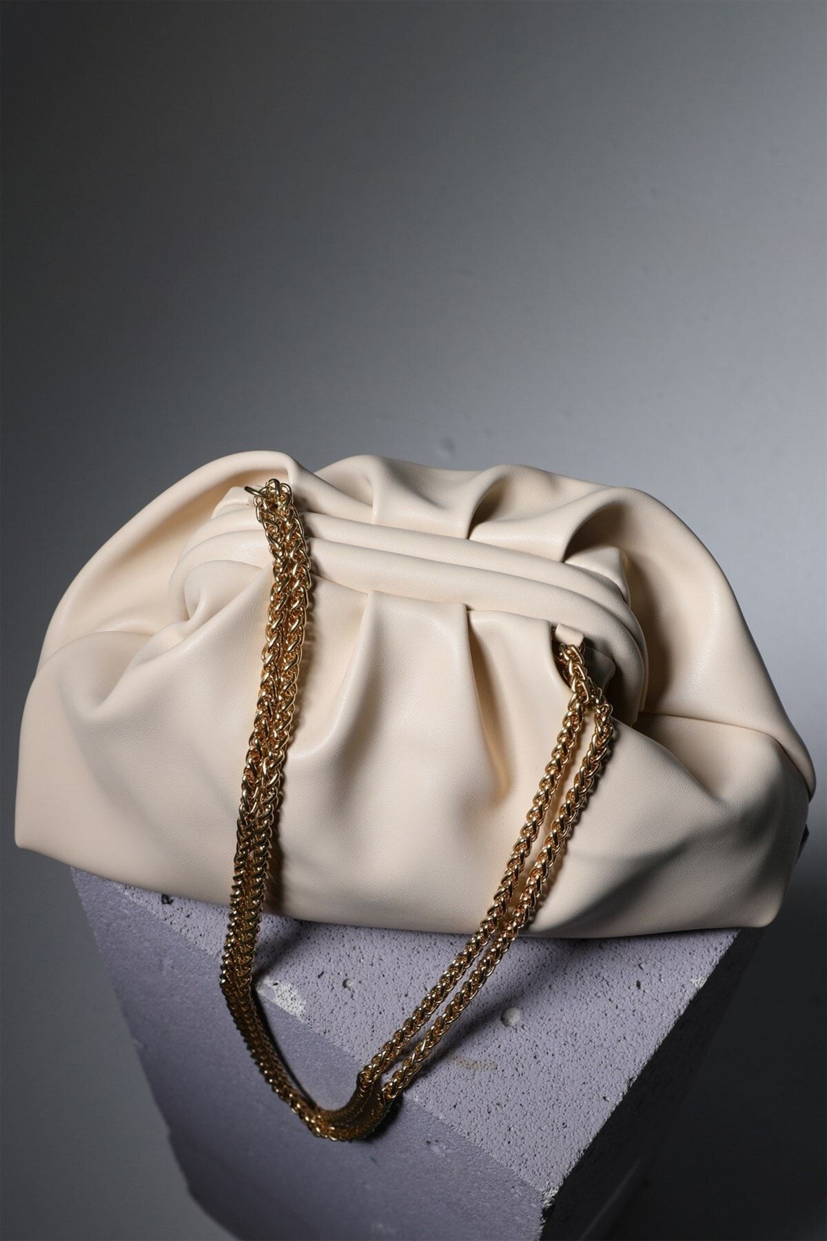 Berlesi Cream Women s Chain Shoulder Bag Trendyol