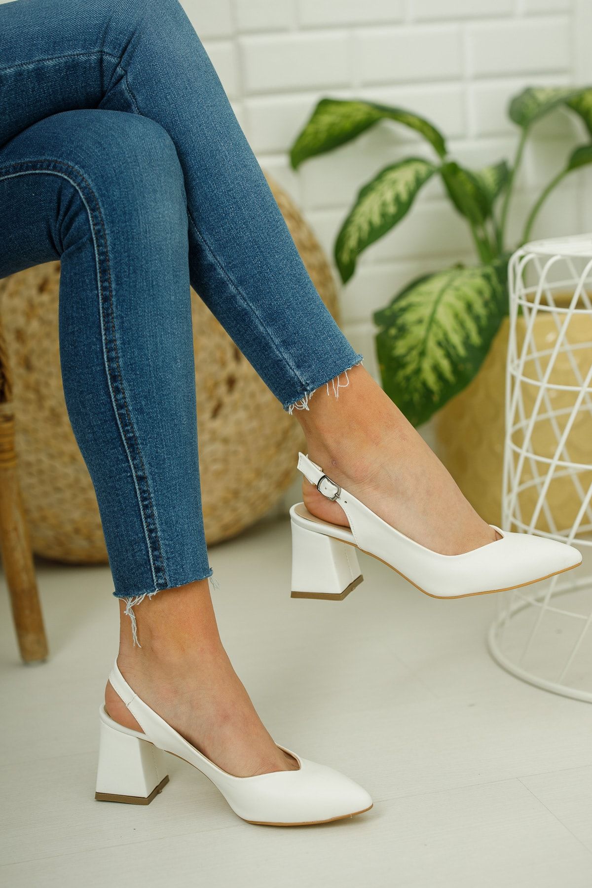 Moda Değirmeni Kadın Beyaz Cilt Klasik Topuklu Ayakkabı Md1042-119-0002
