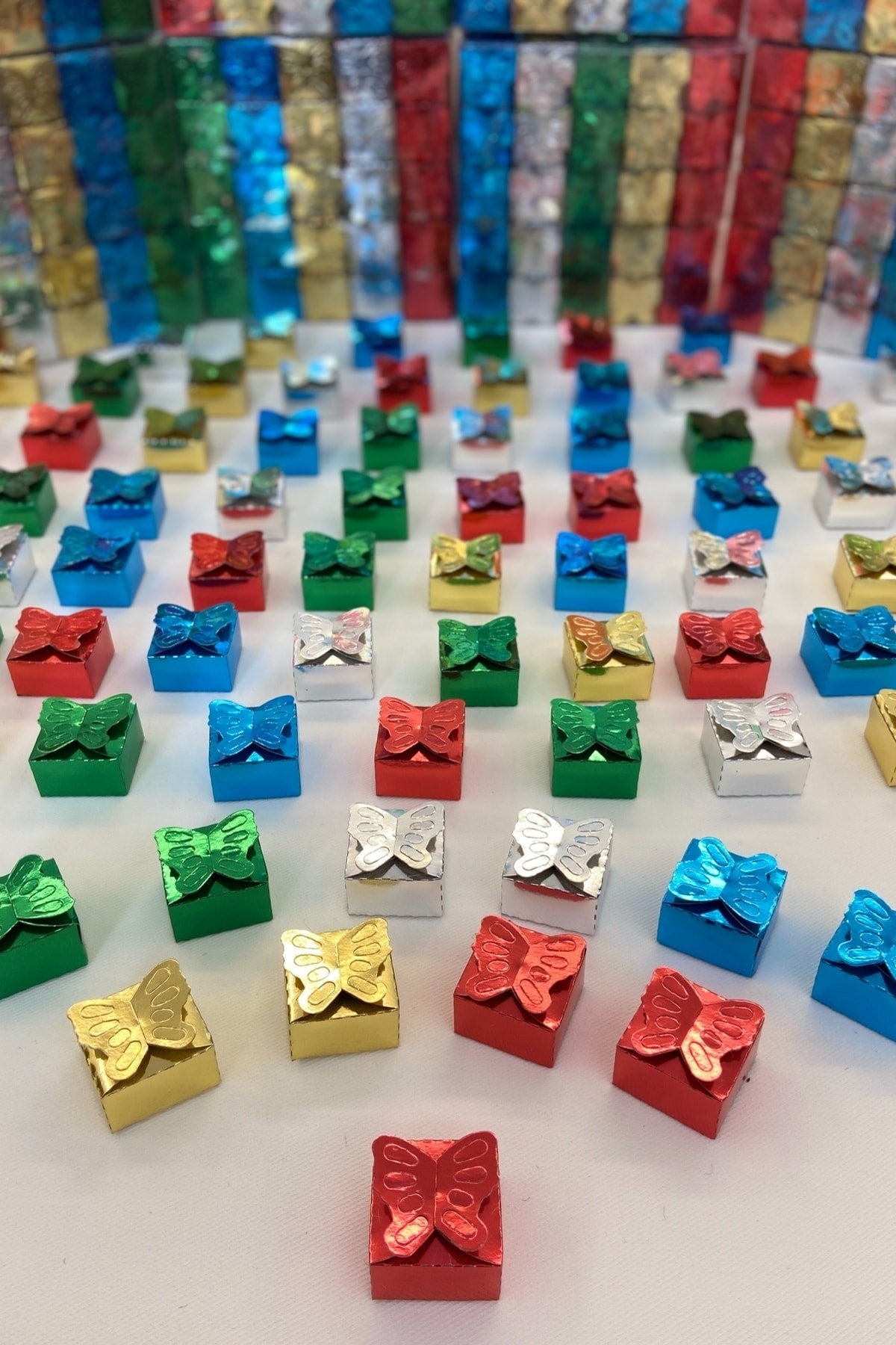 جعبه کادو توزیع حنا 100 عددی رنگ مخلوط طرح پروانه