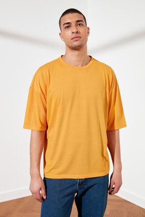 TRENDYOL MAN Turuncu Basic Erkek Oversize Bisiklet Yaka Kısa Kollu T-Shirt TMNSS21TS0811