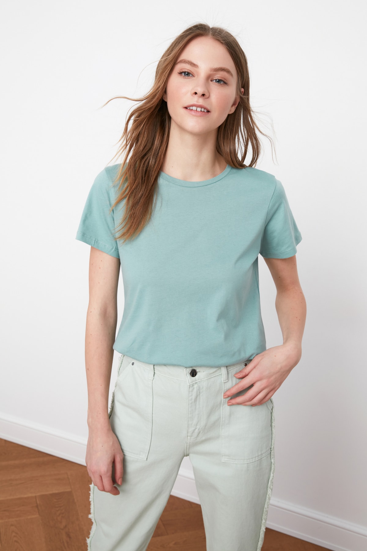 TRENDYOLMİLLA Mint %100 Pamuk Süprem Bisiklet Yaka Basic Örme T-Shirt TWOSS20TS0133