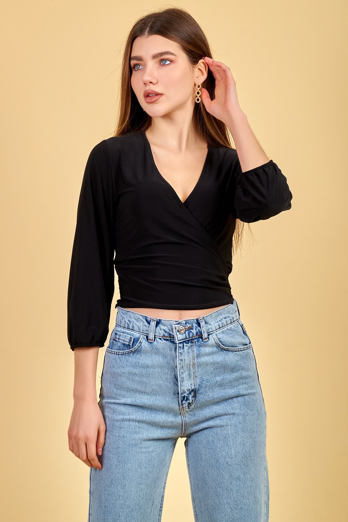 ladyzey Kadın Siyah Kruvaze Yaka Arkadan Lastikli Crop Body