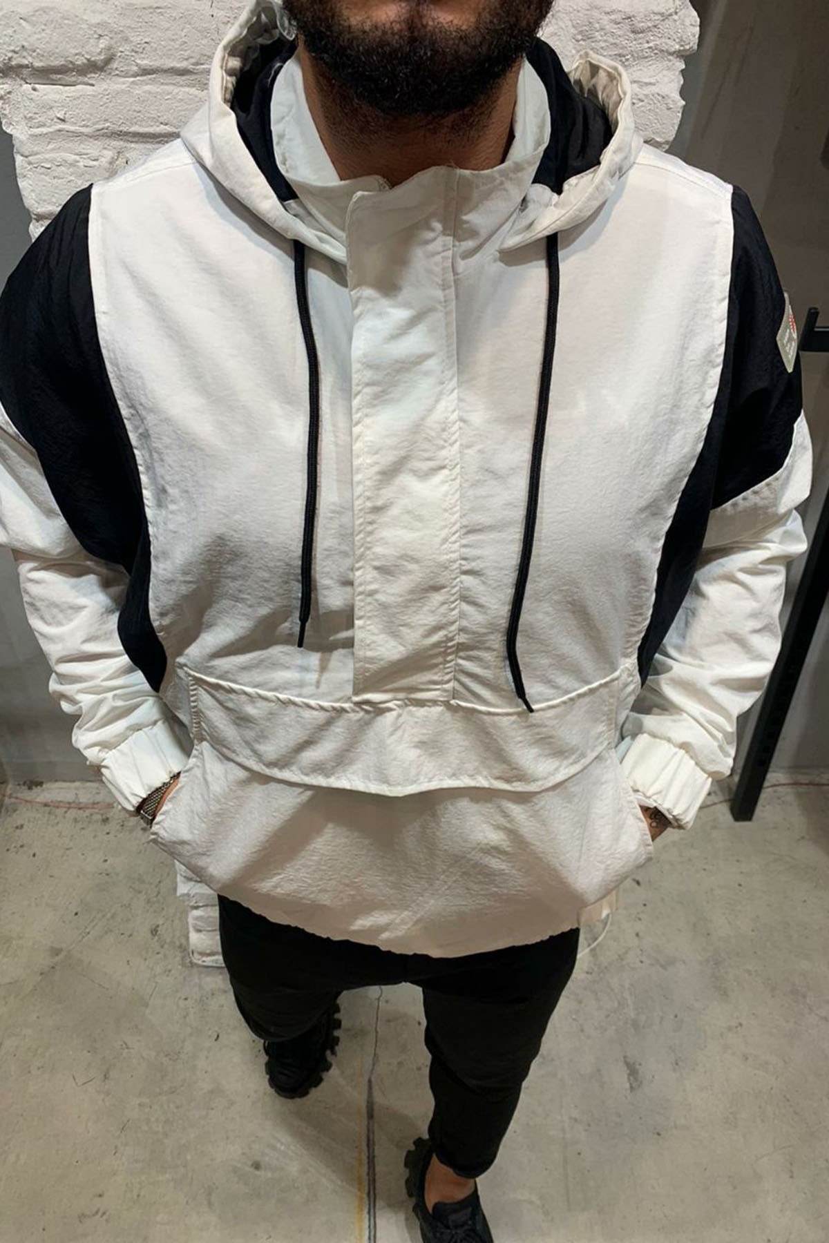 Jineps Erkek Beyaz Renk Yarım Fermuar Kapşonlu Yağmurluk  00935