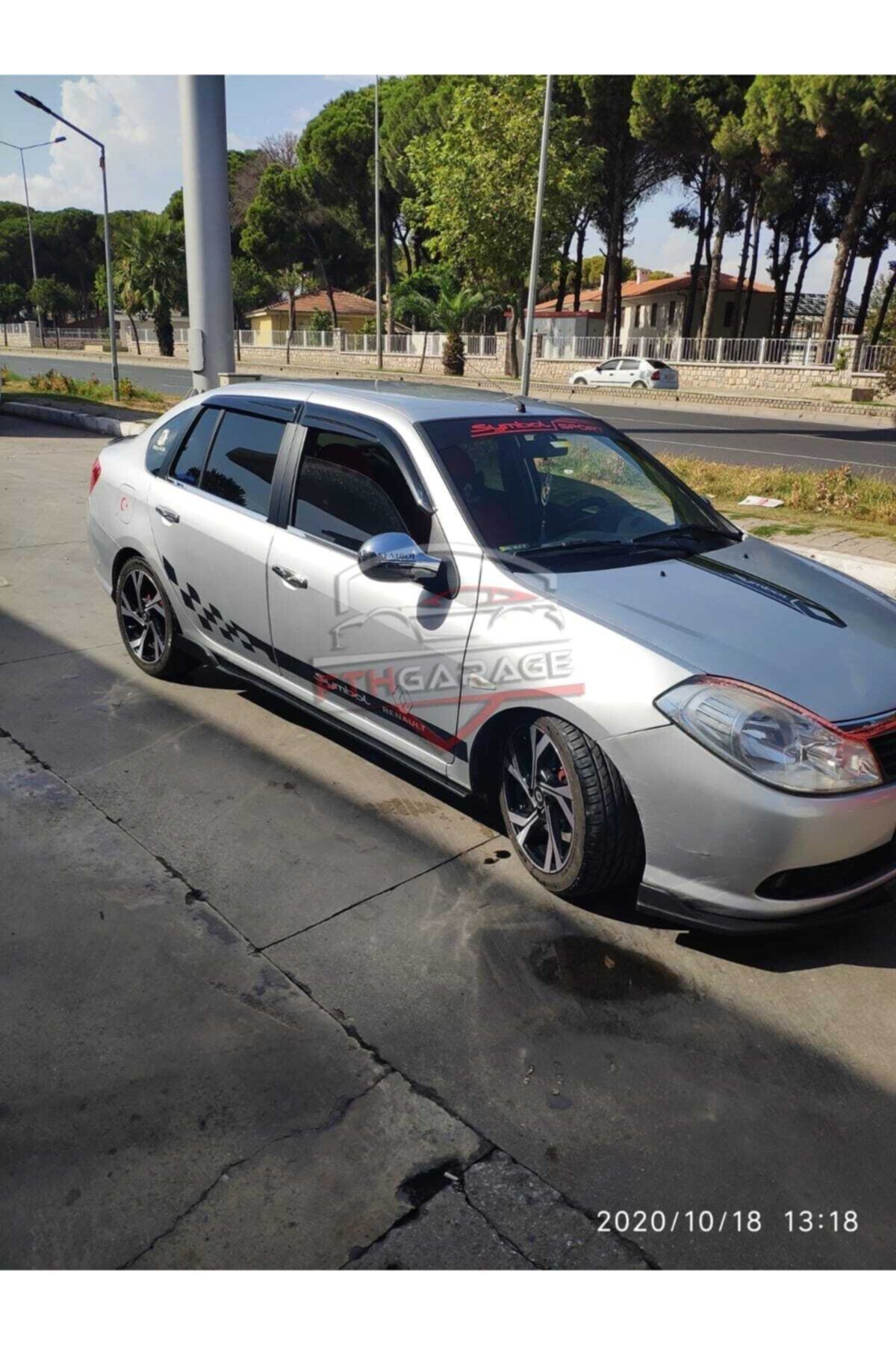 FTH GARAGE Renault Symbol - Yan Marşpiyel Lipi Kulaklı Esnek Piano Black Renk