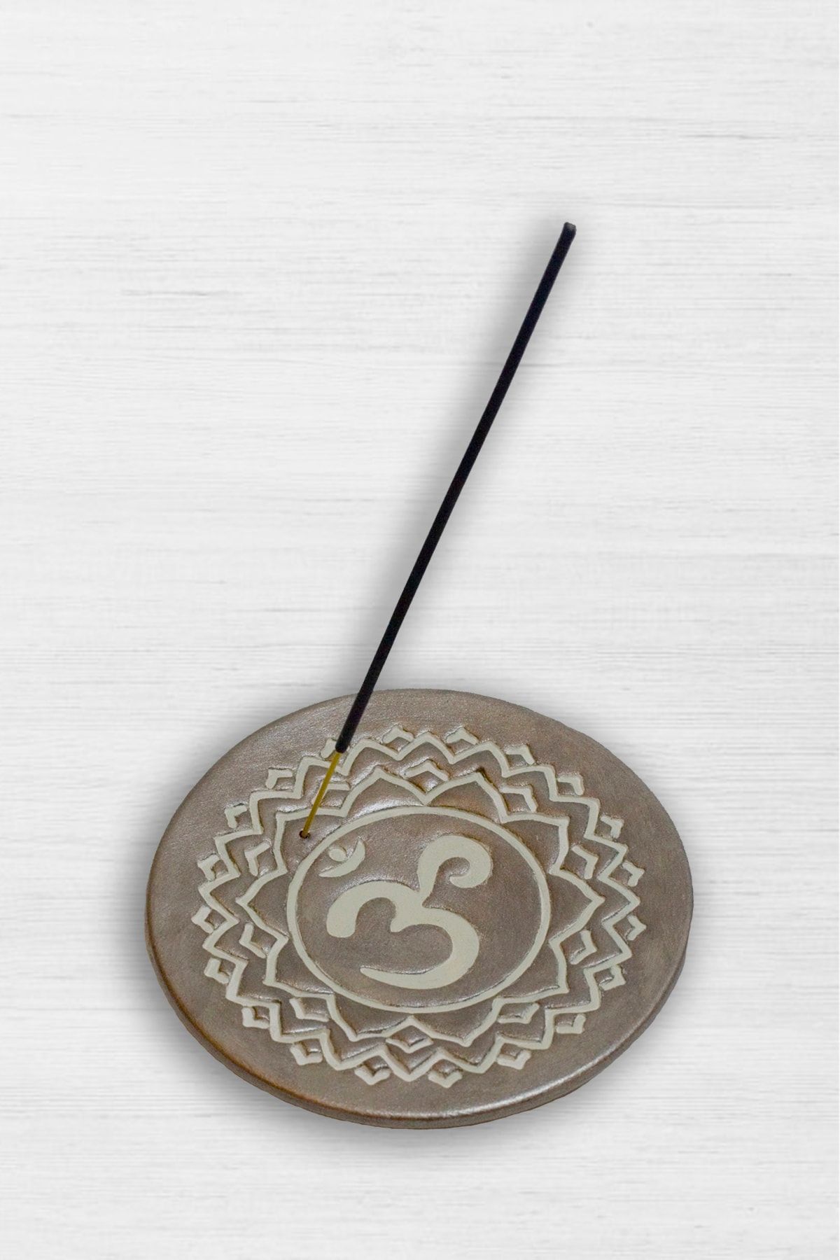 hi dear design | 1 Kutu Tütsü + El Yapımı Seramik Tütsülük + Mini Bal Mumu | Gri Kahve - Om |