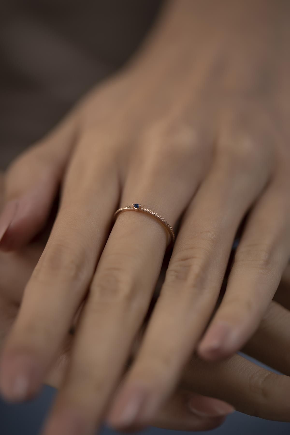 Ninova Silver Kadın Safir Taşlı Rose Kaplama Gümüş Minimal Yüzük