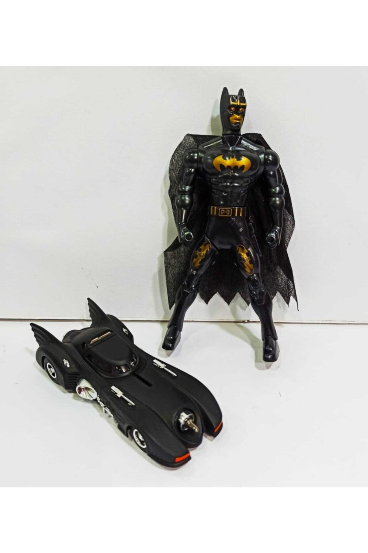 Mega Oyuncak Batman Figür ve Batmobile