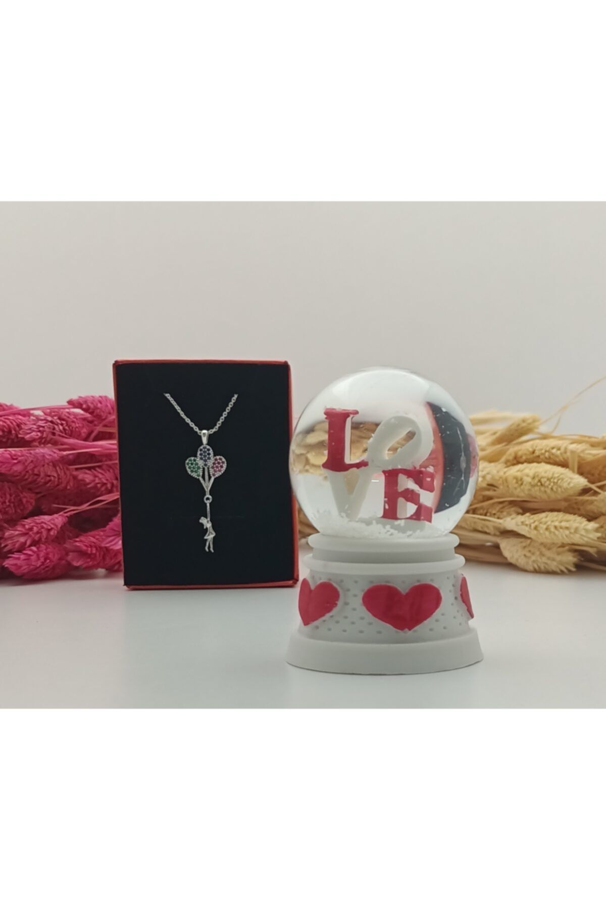 ASGIFT COMPANY Masumlar Apartmanı Temalı Gümüş Kaplama Balonlu Kolye & Love Kar Küresi