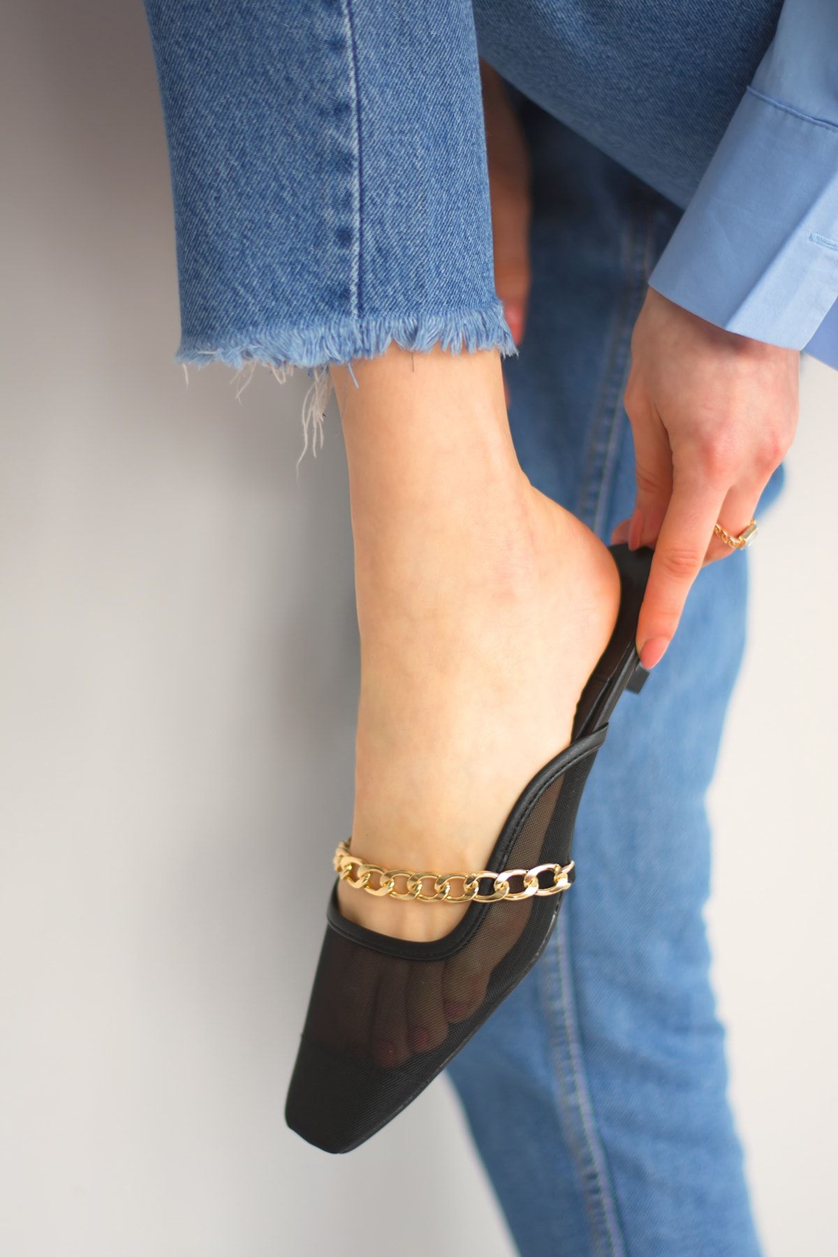 Sosyetika Shoes Kadın Siyah Sosyetika File, Gold Zincir Detaylı Topuklu Ayakkabı