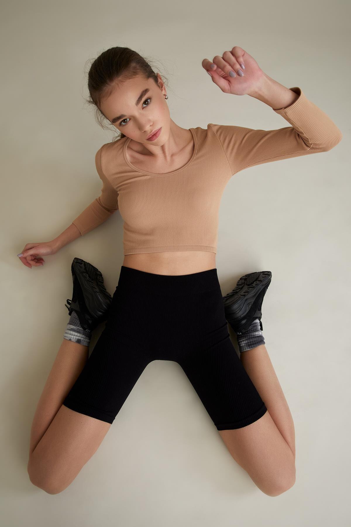 DeFacto Kadın Bej Basic Dikişsiz Fitilli Crop Üst T8381AZ21SP